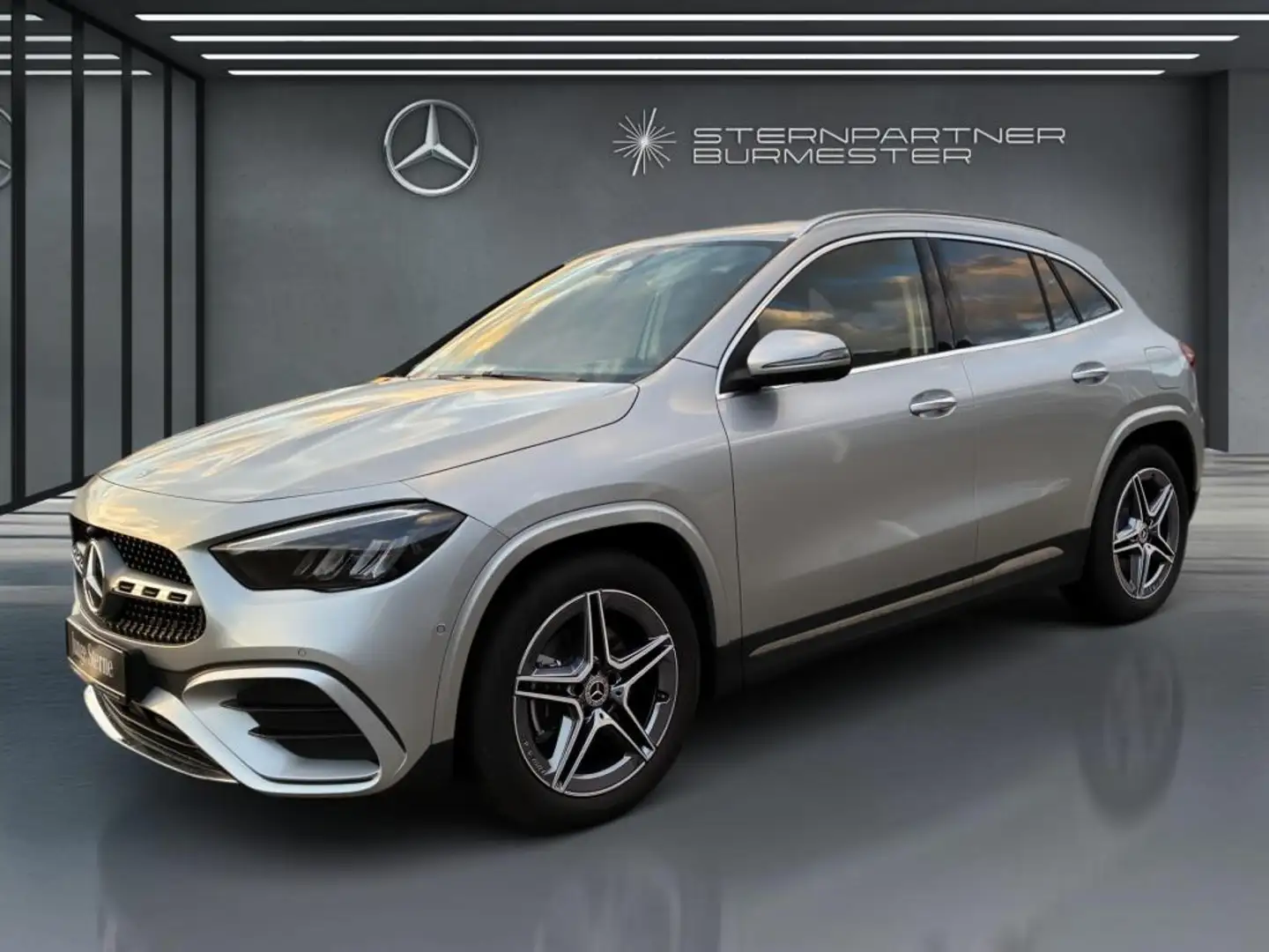 Mercedes-Benz GLA 220 4MATIC AMG+Navi+Kamera+Distronic+Ambiente Silber - 2