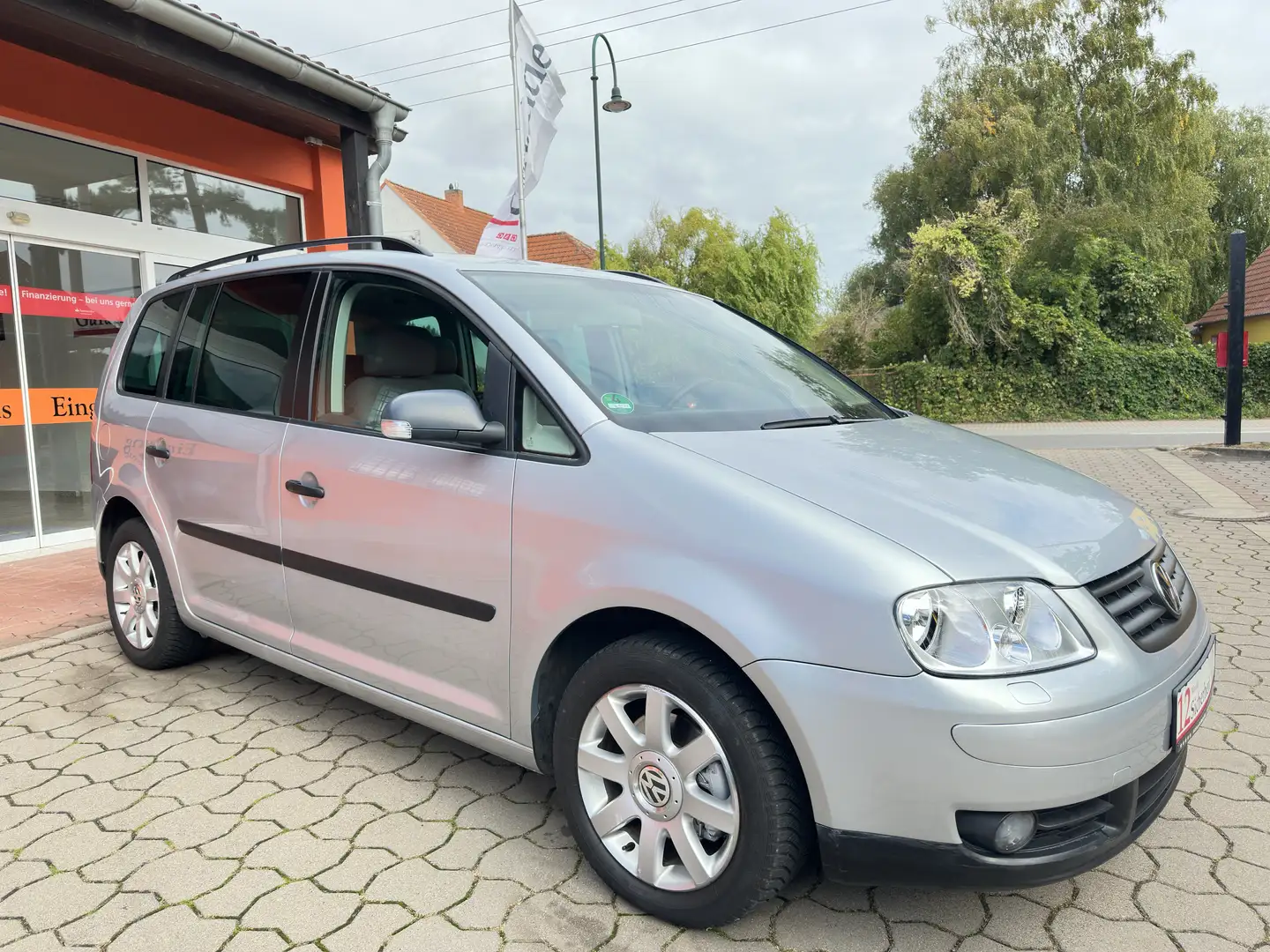 Volkswagen Touran Touran 1.6 * Aus 1.Hand * SHZ * Navi * Garantie * Grau - 1