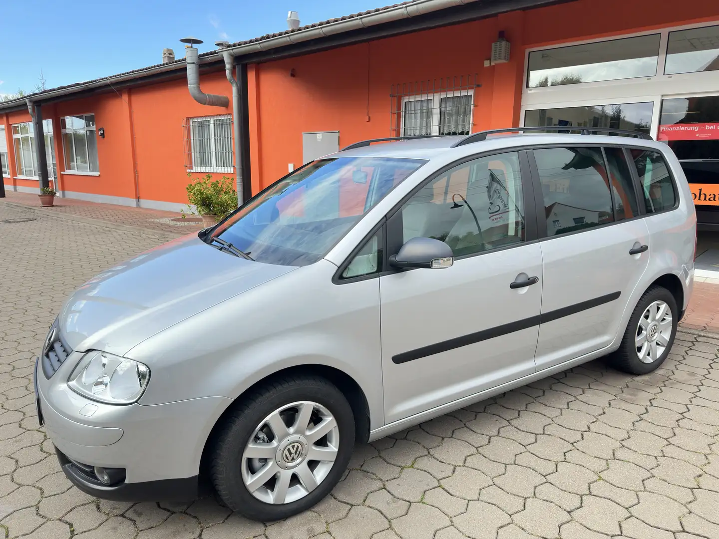 Volkswagen Touran Touran 1.6 * Aus 1.Hand * SHZ * Navi * Garantie * Grau - 1