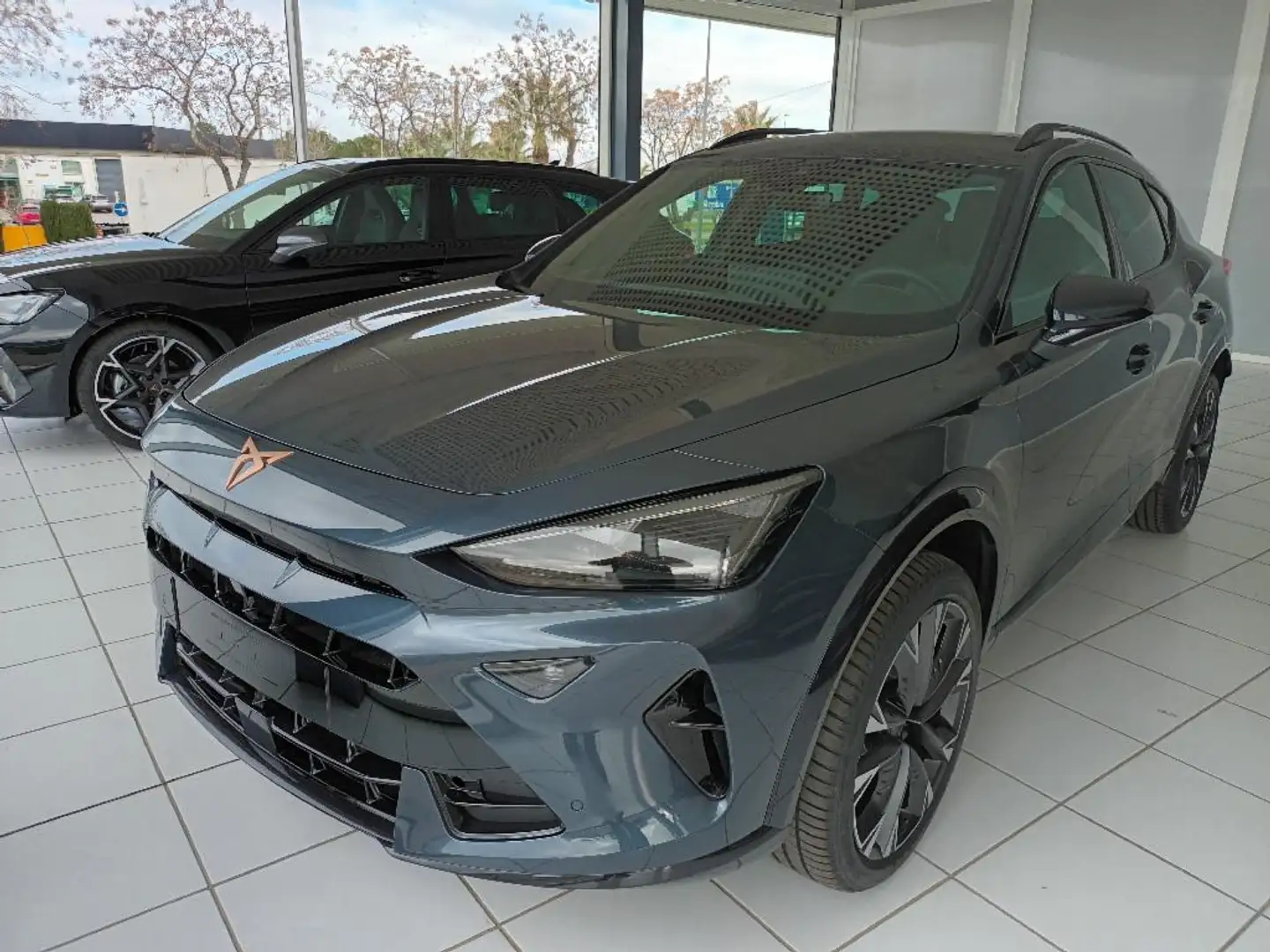 CUPRA Formentor 1.5 eTSI 150 DSG Gris - 2