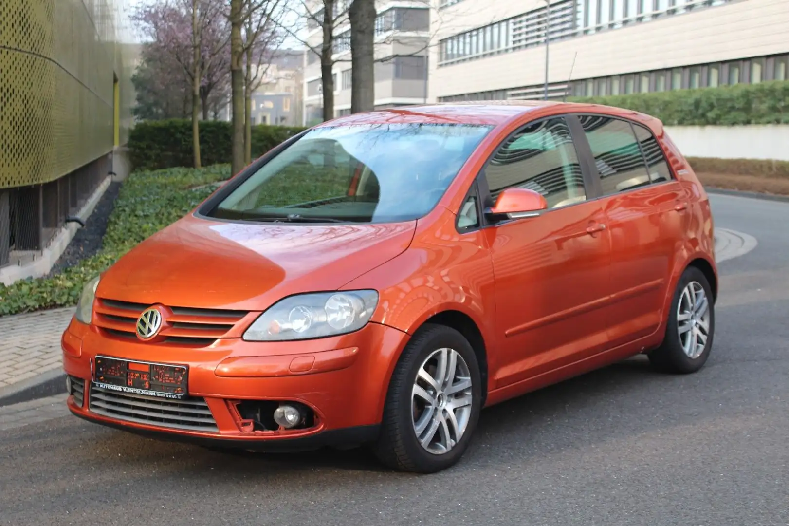 Volkswagen Golf GOLF PLUS 2.0*V*GOAL*KLIMA*SITZHEIZUNG*AHK*PDC* Portocaliu - 1