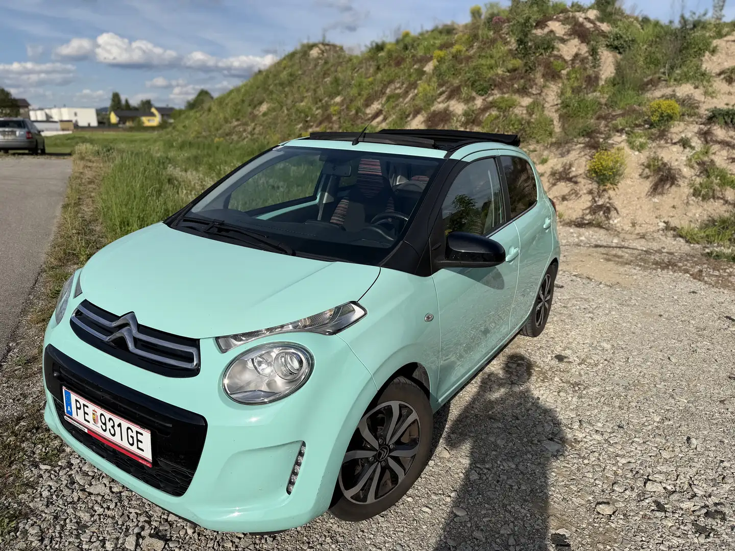Citroen C1 VTi 72 manuell Shine Grün - 1