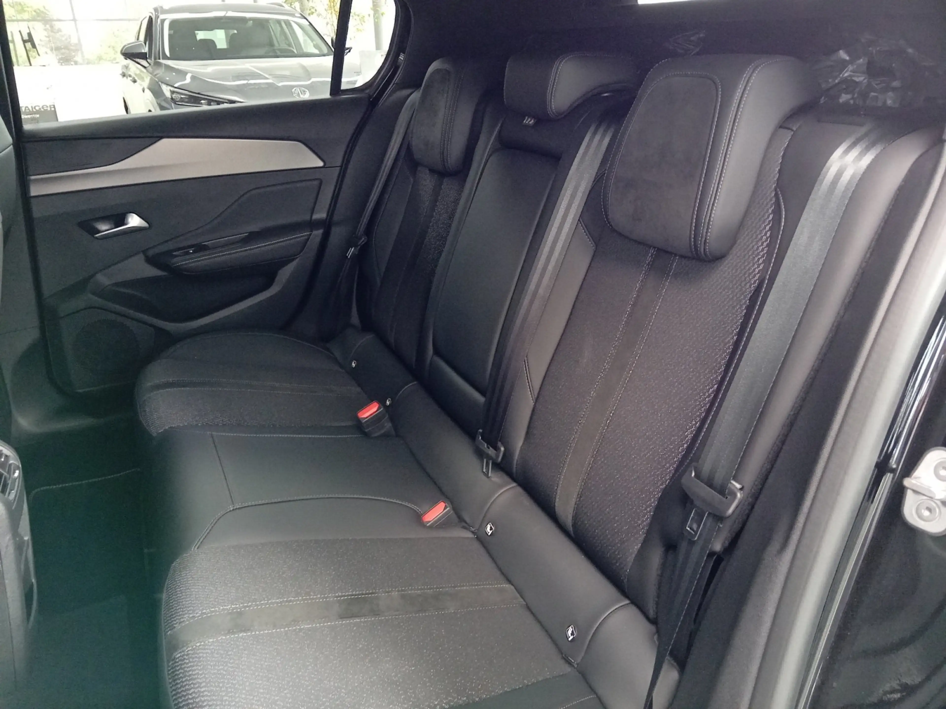 Peugeot 308 1.2 PureTech 130 GT ACC+LED+Navi+2xKlima+LM — photo 13