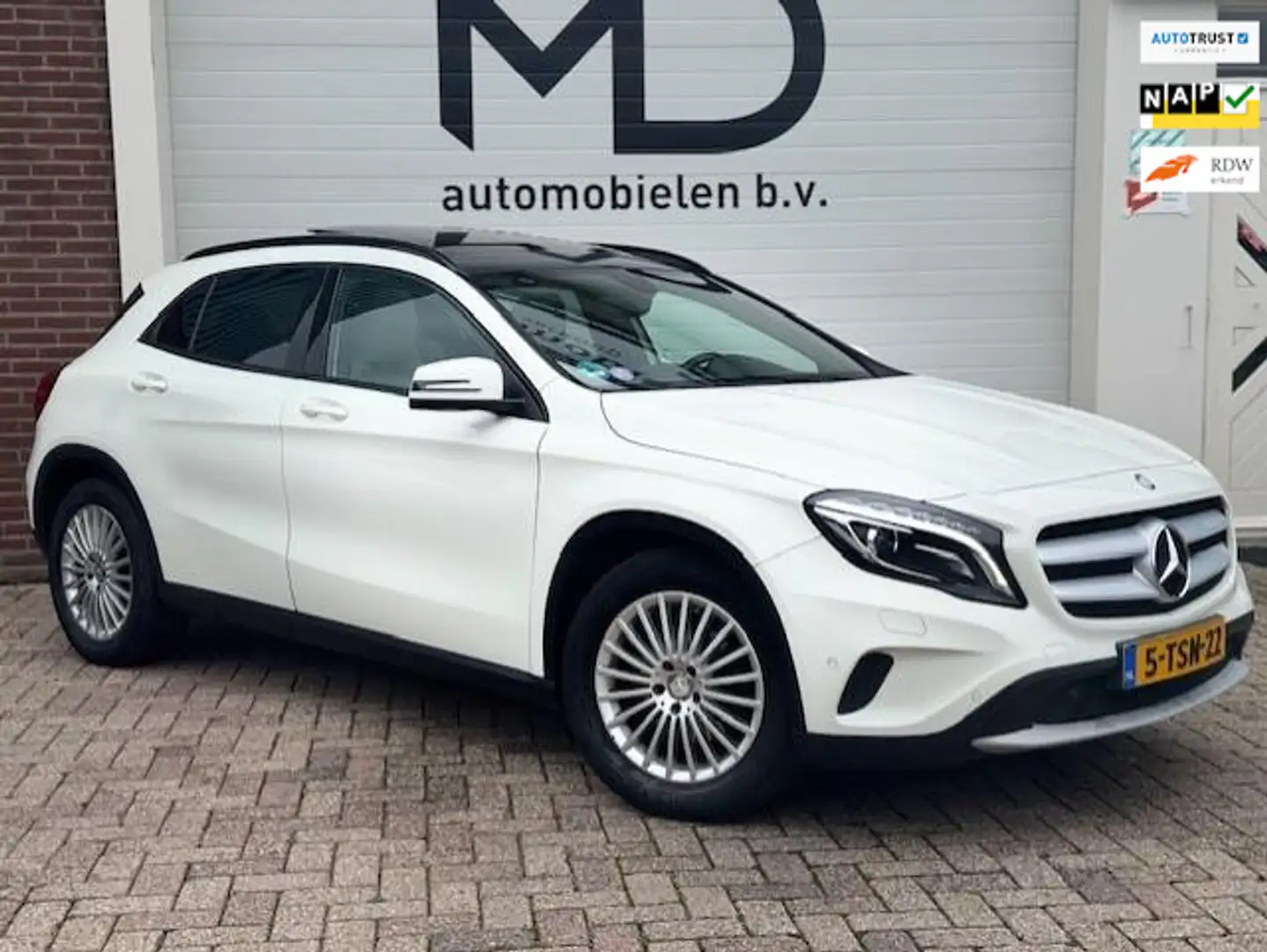 Mercedes-Benz GLA 200 Ambition - Panorama dak - Leder Wit - 1