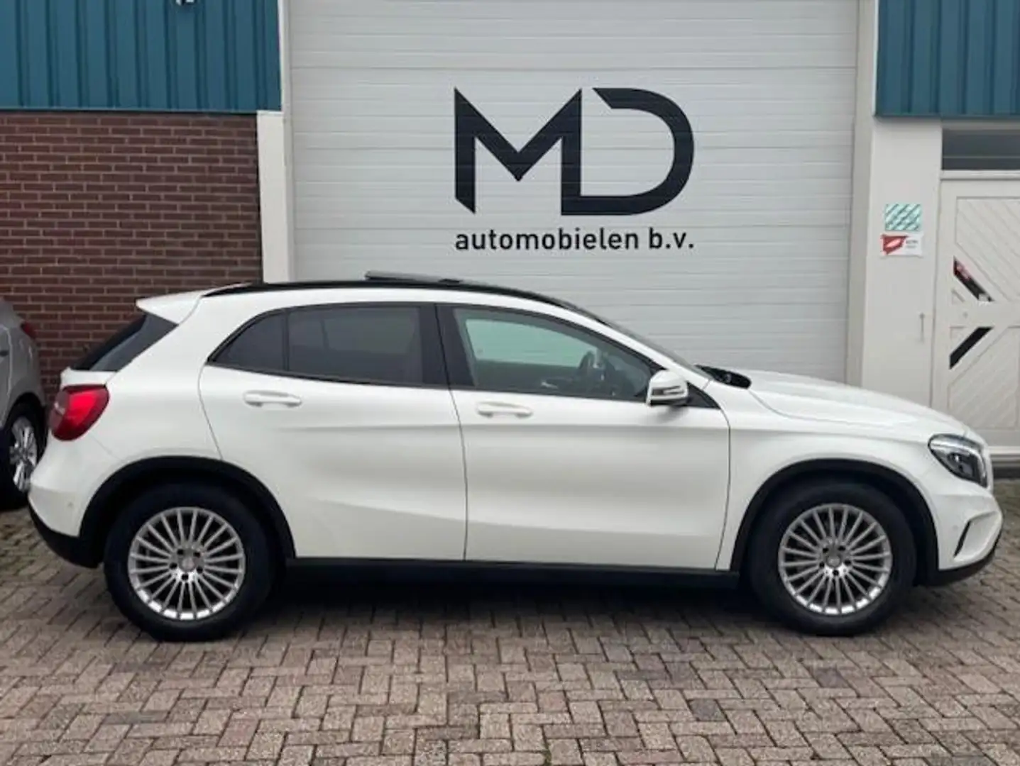 Mercedes-Benz GLA 200 Ambition - Panorama dak - Leder Wit - 2