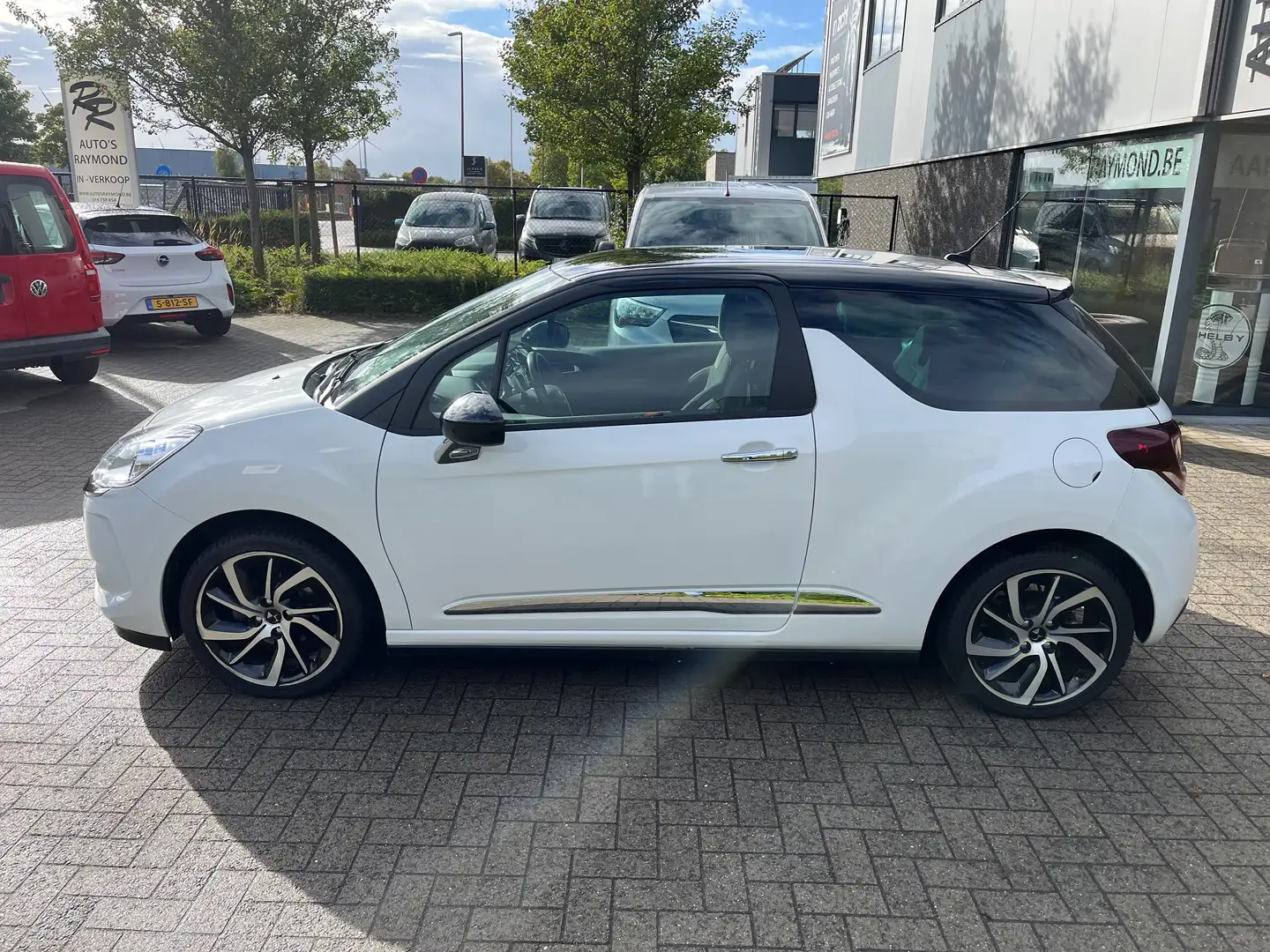 DS Automobiles DS 3 AUTOMAAT NAVIGATIE AIRCO EUR6 D TEMP LEZ ONBEPERKT Weiß - 2