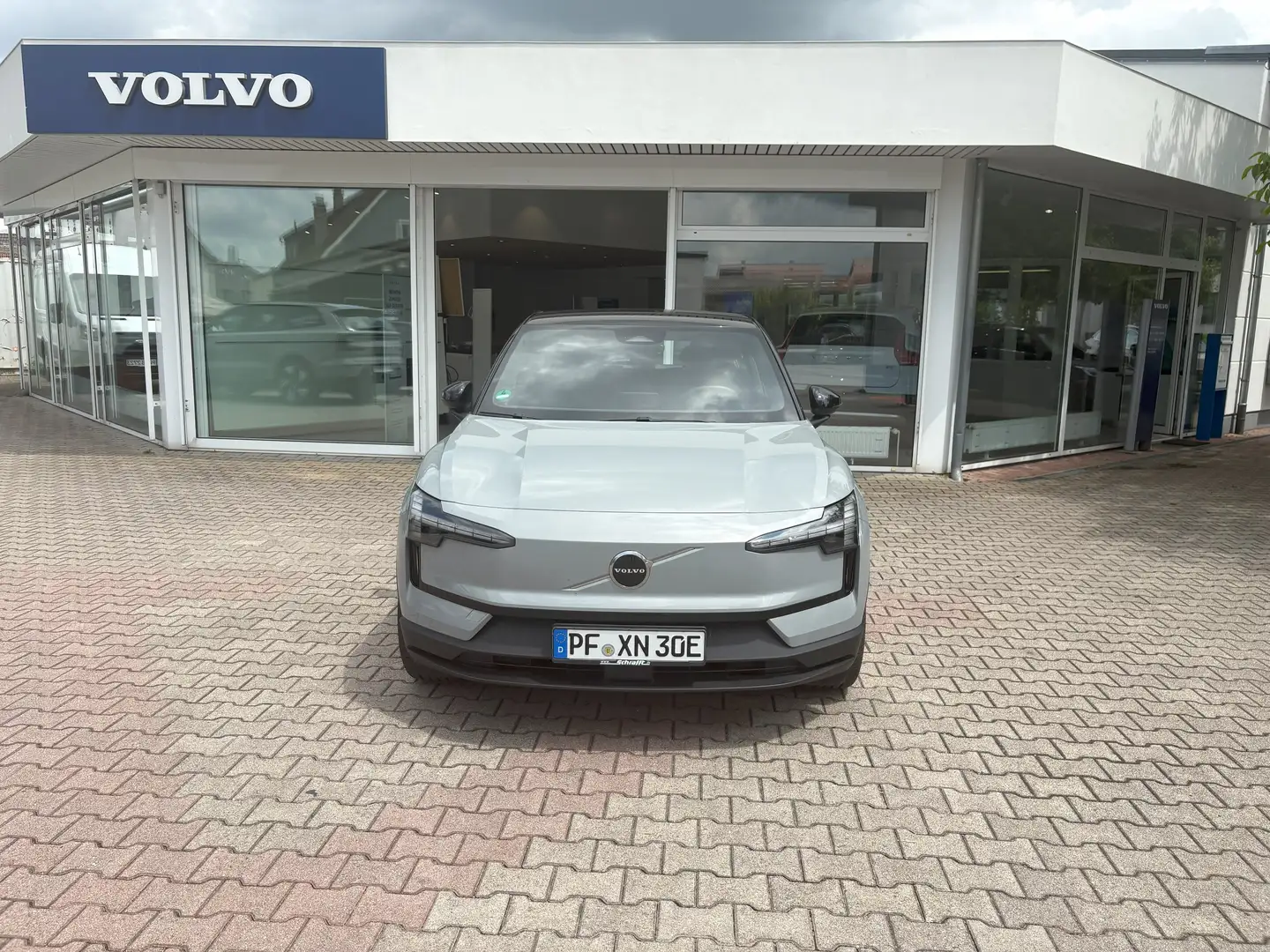 Volvo EX30 Plus Single Motor Extended Range Grigio - 2