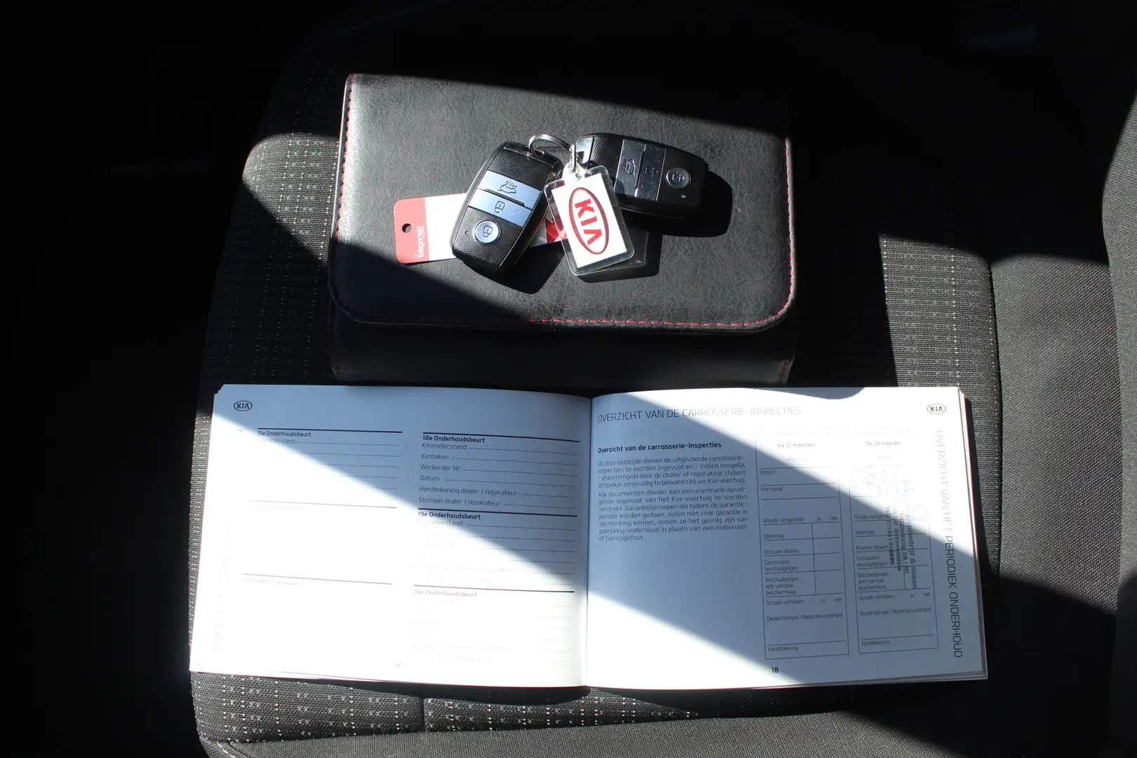 Kia Stonic 1.0 T-GDi DynamicPlusLine Orig. NL/Navigatie/Clima Zwart - 2