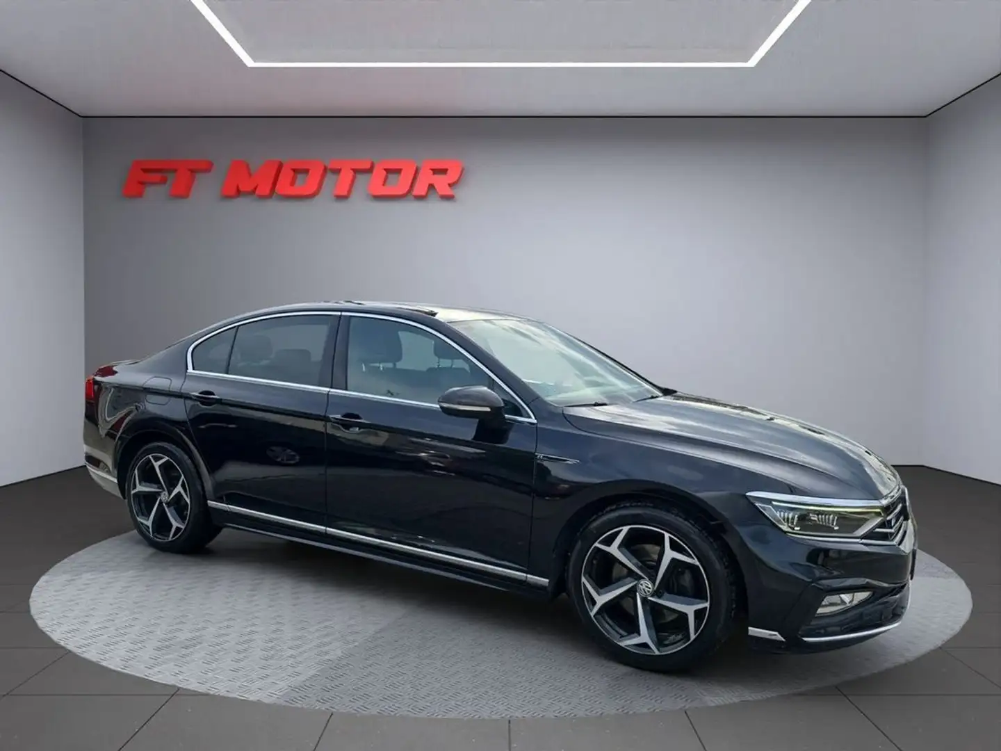 Volkswagen Passat 2.0TDI R-Line DSG7 110kW Zwart - 1