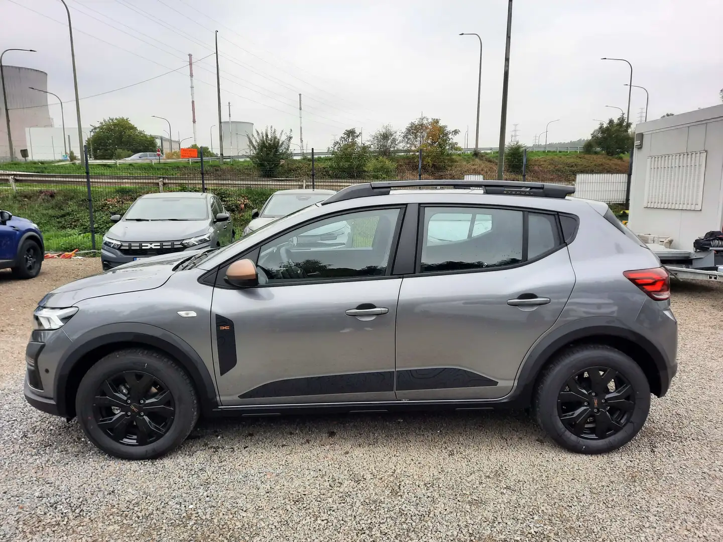 Dacia Sandero Stepway 1.0 TCe 90 CVT Extreme Grijs - 2