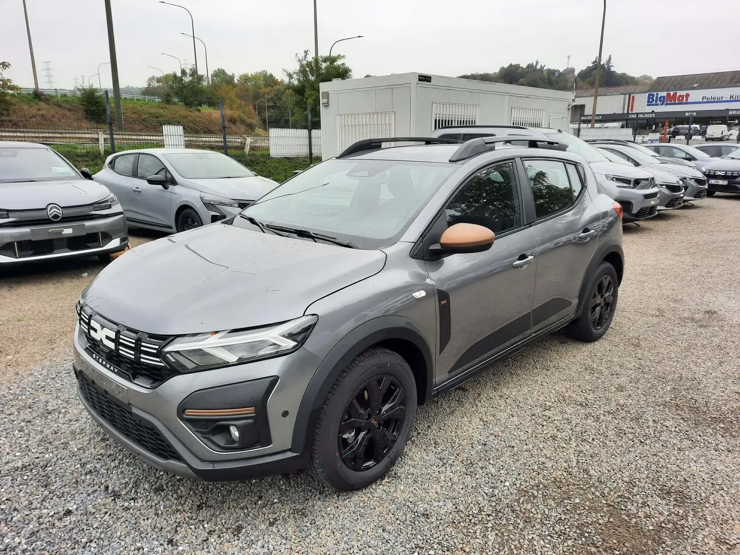 Dacia Sandero Stepway 1.0 TCe 90 CVT Extreme Grijs - 1