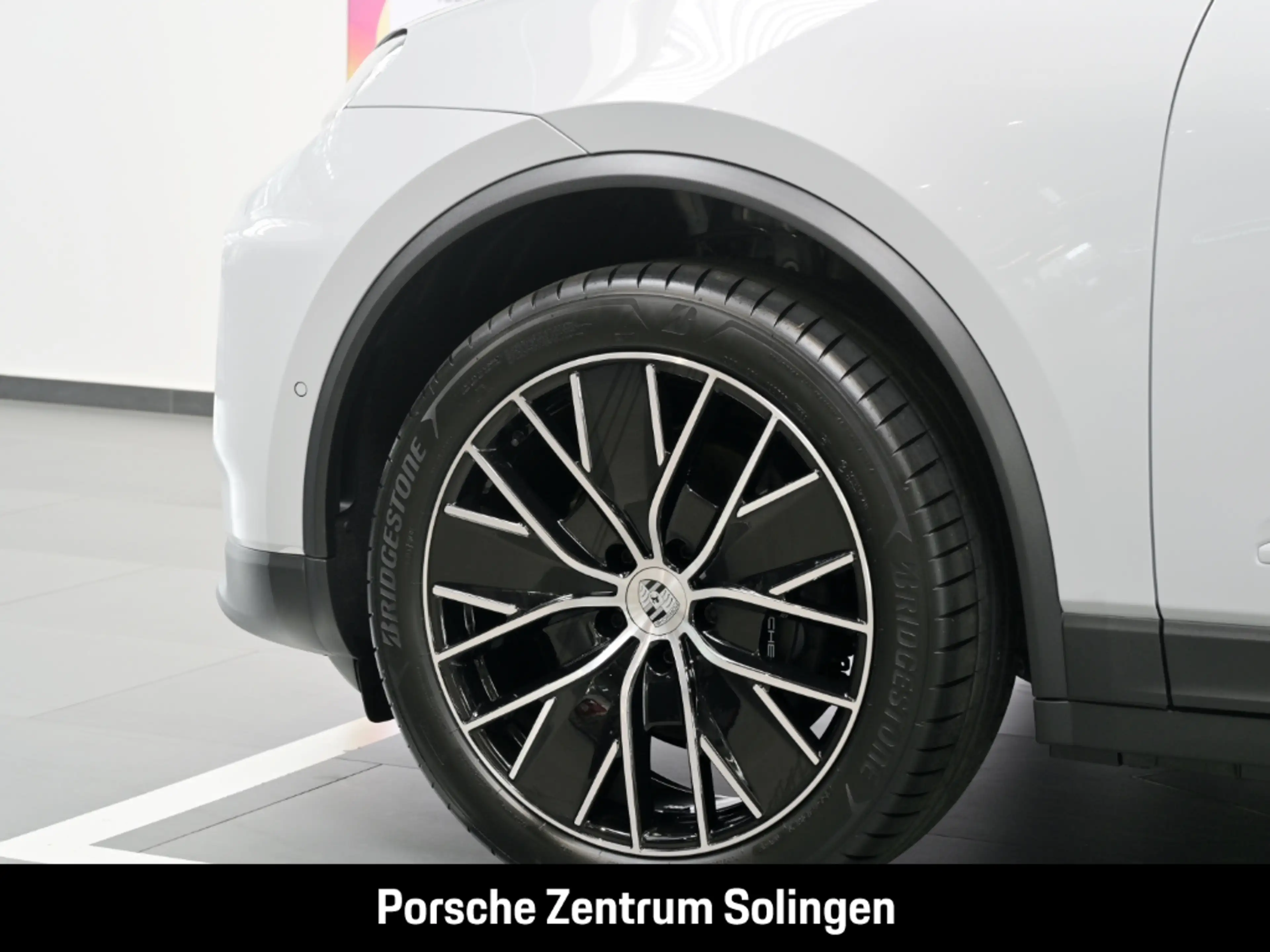 Porsche Macan Electric PANO LUFT BOSE HEAD-UP MATRIX — photo 9