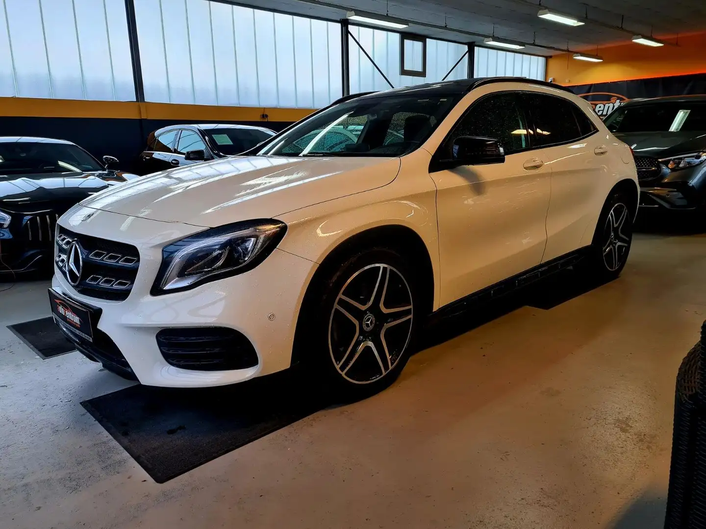 Mercedes-Benz GLA 220 7G 4M*AMG*Night*OffRd*Pano*Standhzng*LED Weiß - 1