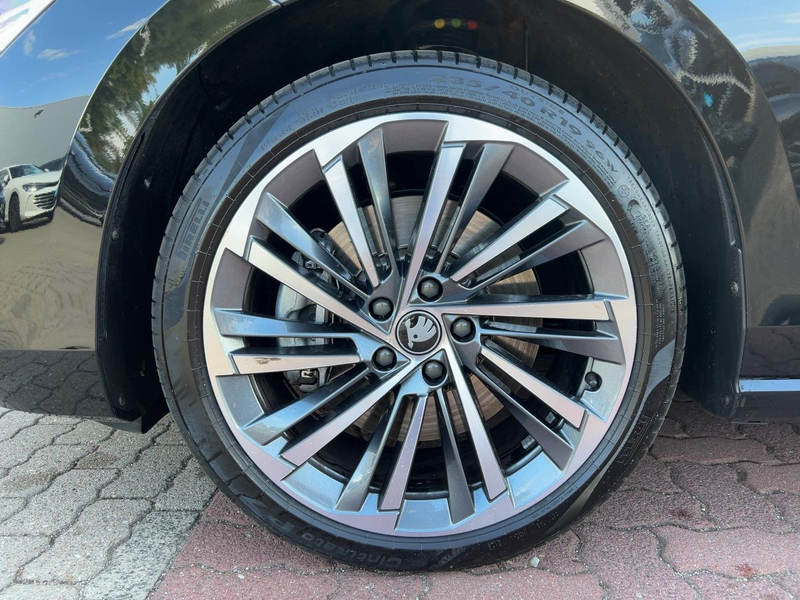Skoda Superb Combi 2.0 TDI DSG 4x4 L&K AHK Panorama — photo 11