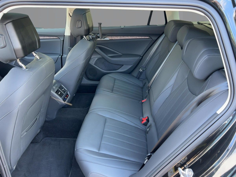 Skoda Superb Combi 2.0 TDI DSG 4x4 L&K AHK Panorama — photo 7