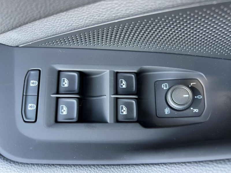 Skoda Superb Combi 2.0 TDI DSG 4x4 L&K AHK Panorama — photo 14