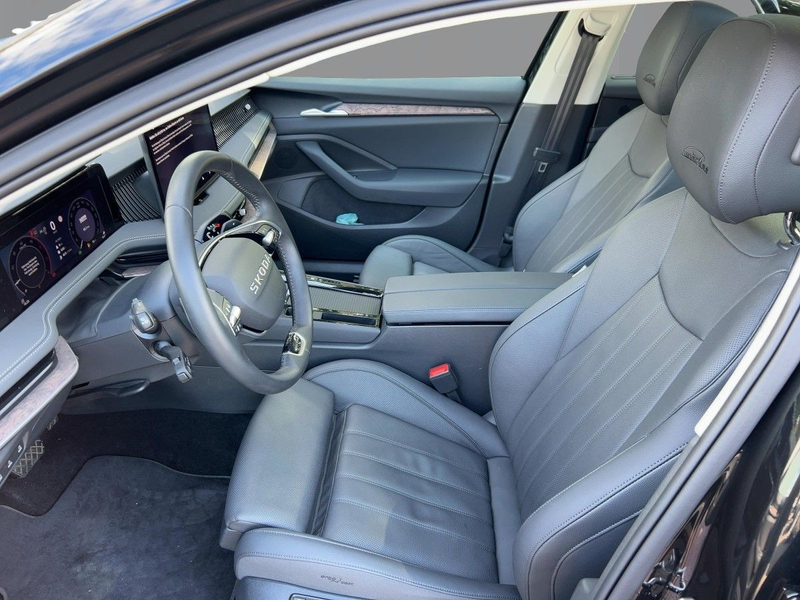 Skoda Superb Combi 2.0 TDI DSG 4x4 L&K AHK Panorama — photo 6