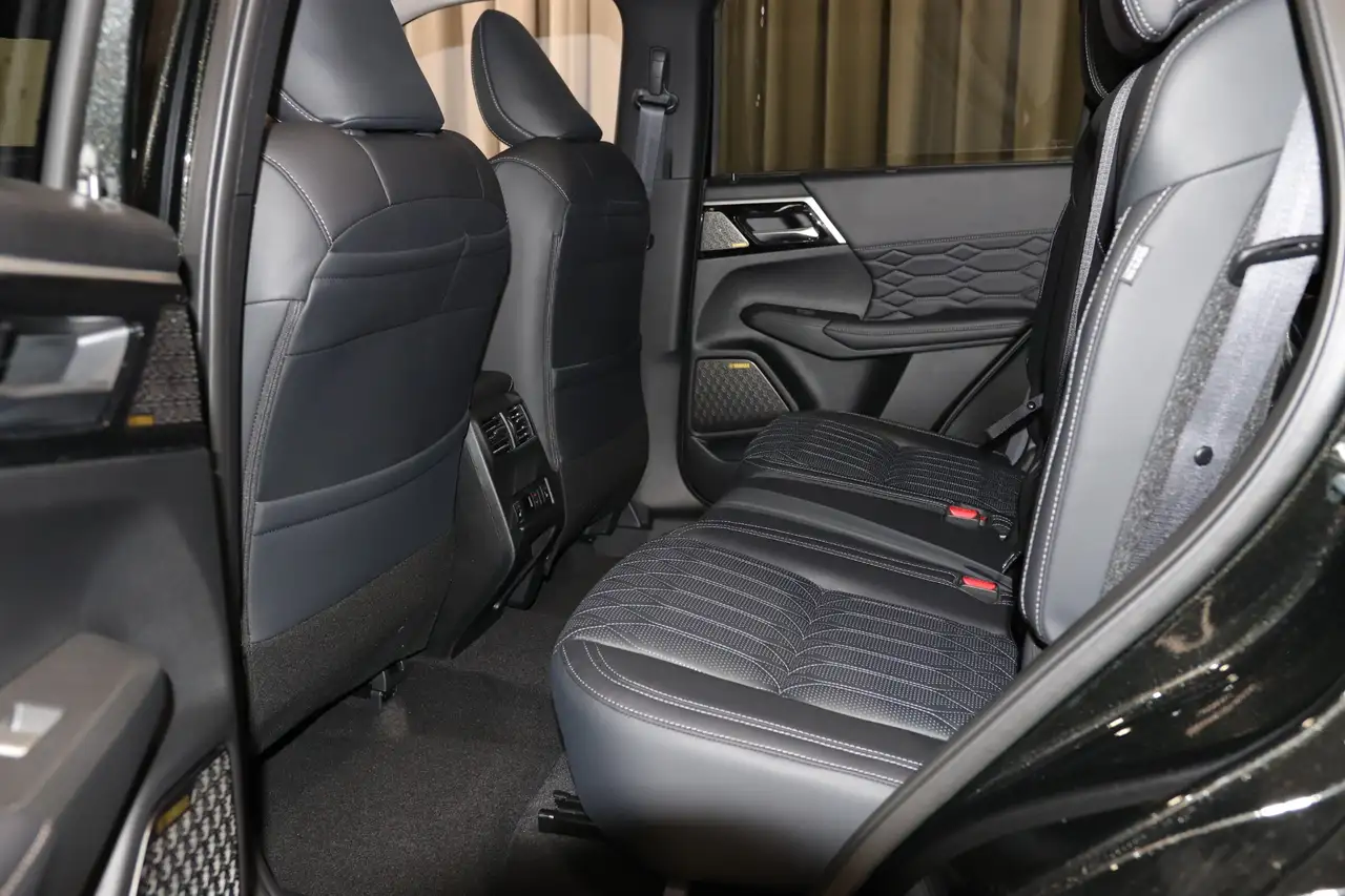 Mitsubishi Outlander снимка Mitsubishi Outlander