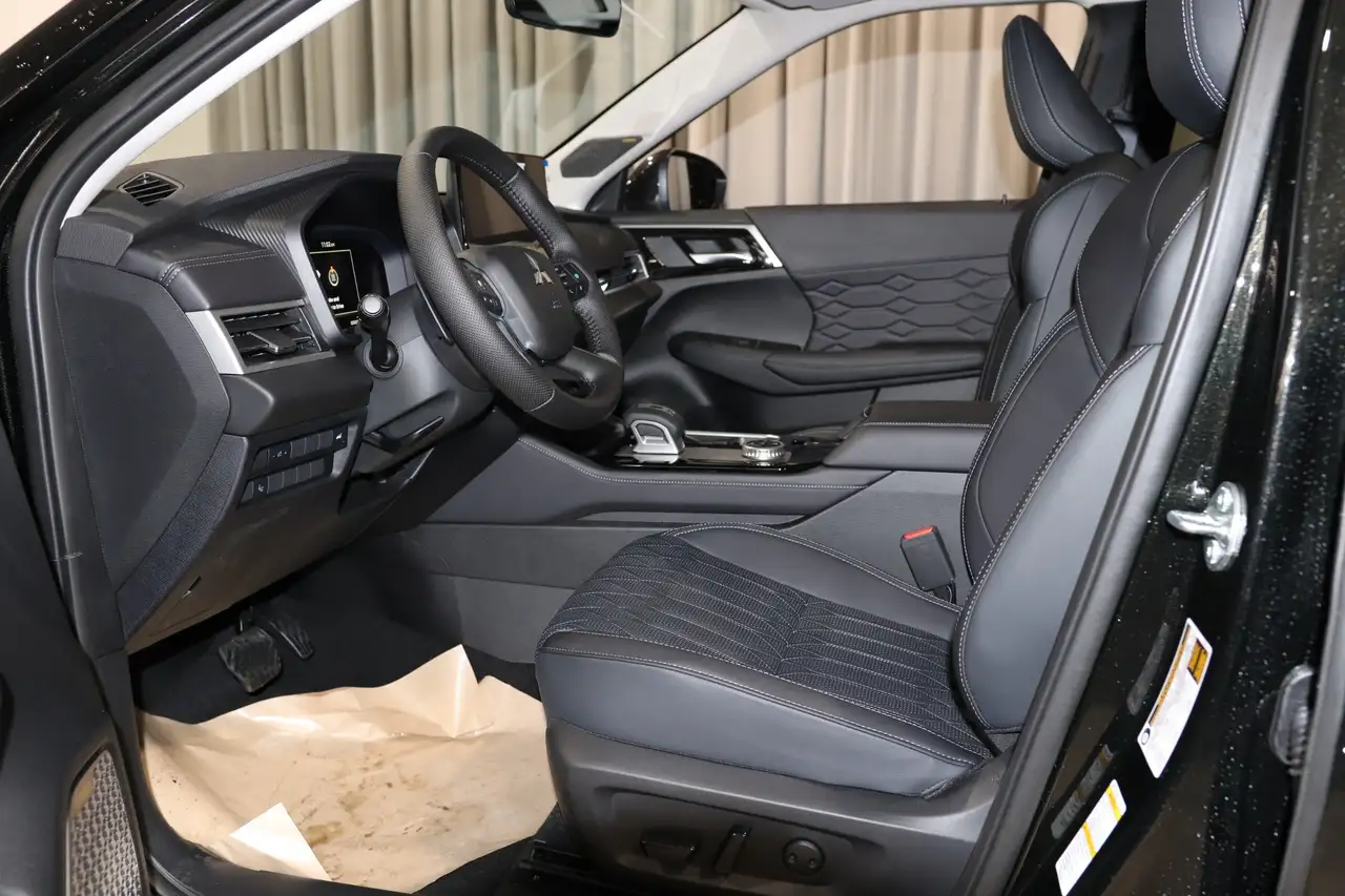 Mitsubishi Outlander снимка Mitsubishi Outlander