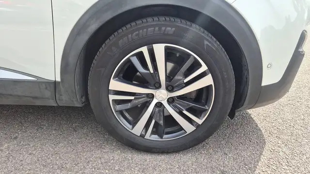 Peugeot 3008 view 17