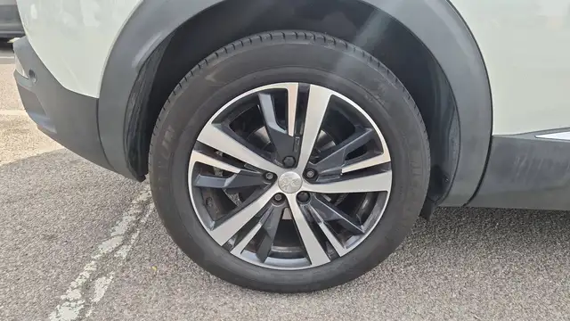 Peugeot 3008 view 16