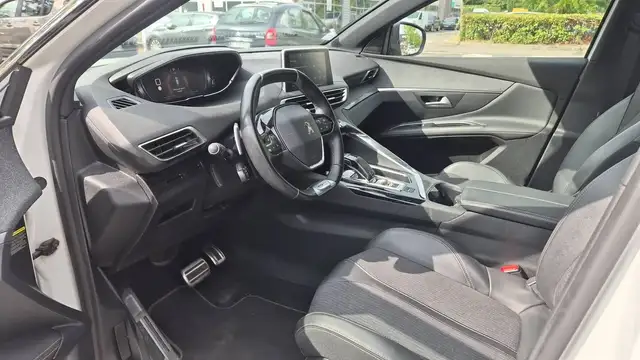 Peugeot 3008 view 8