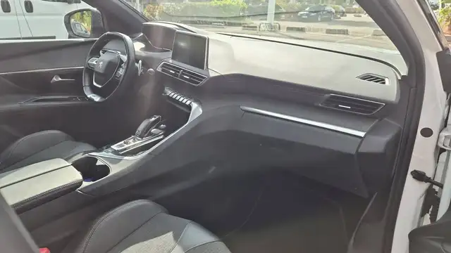 Peugeot 3008 view 10