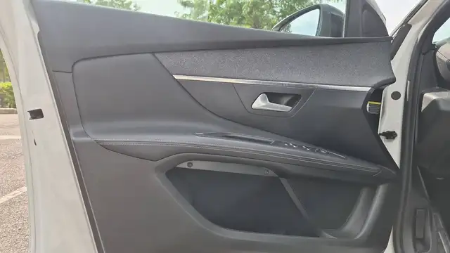 Peugeot 3008 view 7