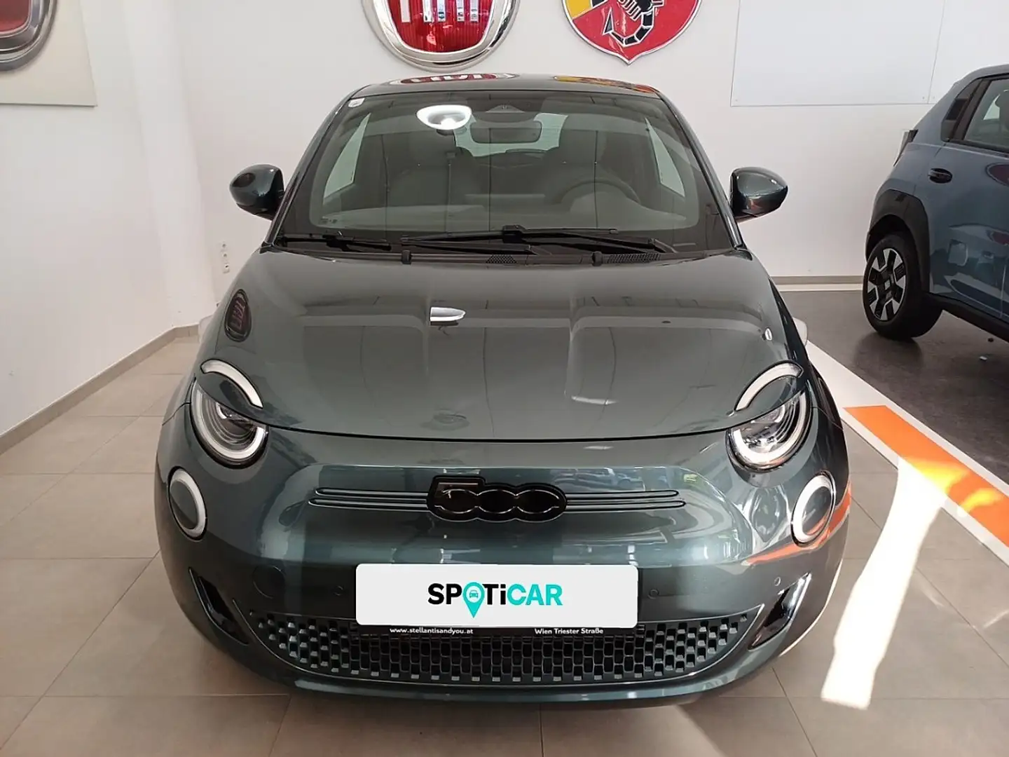 Fiat 500e 500 Elektro 42 kWh Giorgio Armani Grün - 2