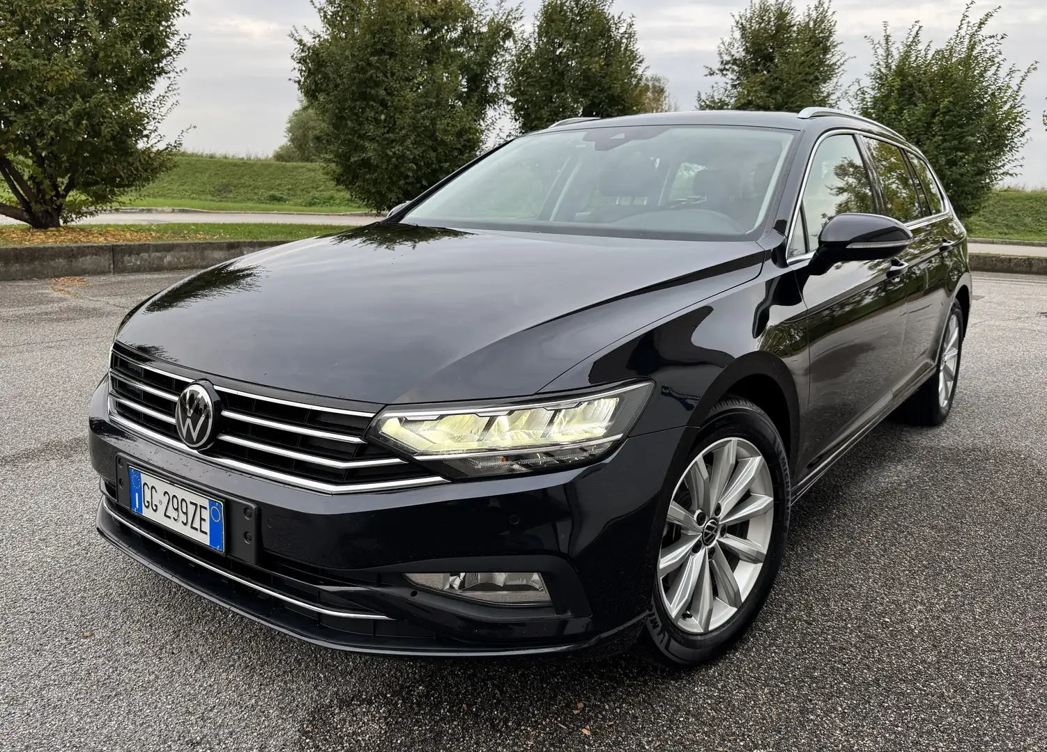 Volkswagen Passat Variant 2.0 tdi Business 122cv dsg Nero - 1