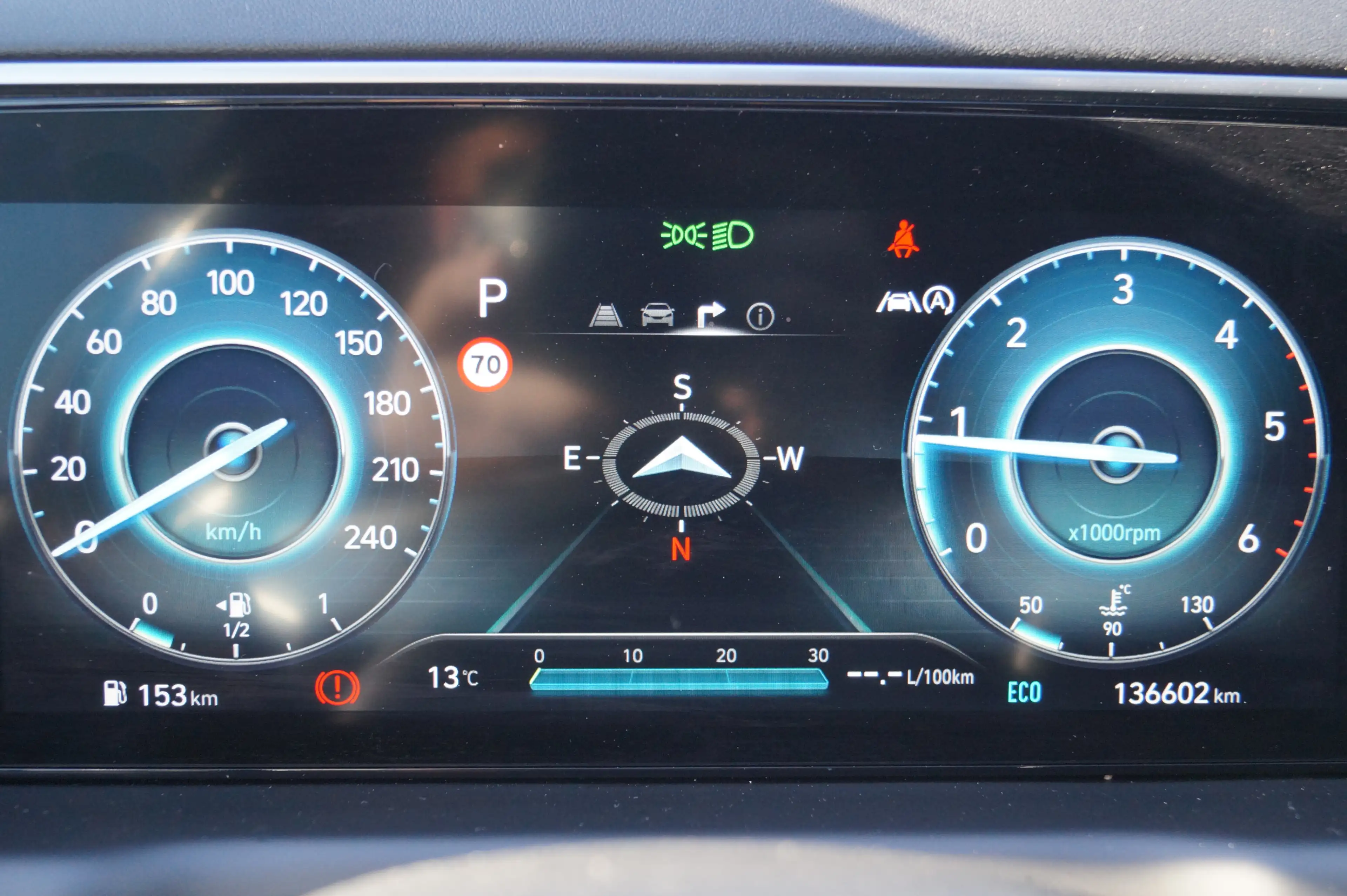 Hyundai TUCSON 1.6CRDI AUT-STANDHEIZUNG-AHK-MOTOR DEFEKT — photo 24