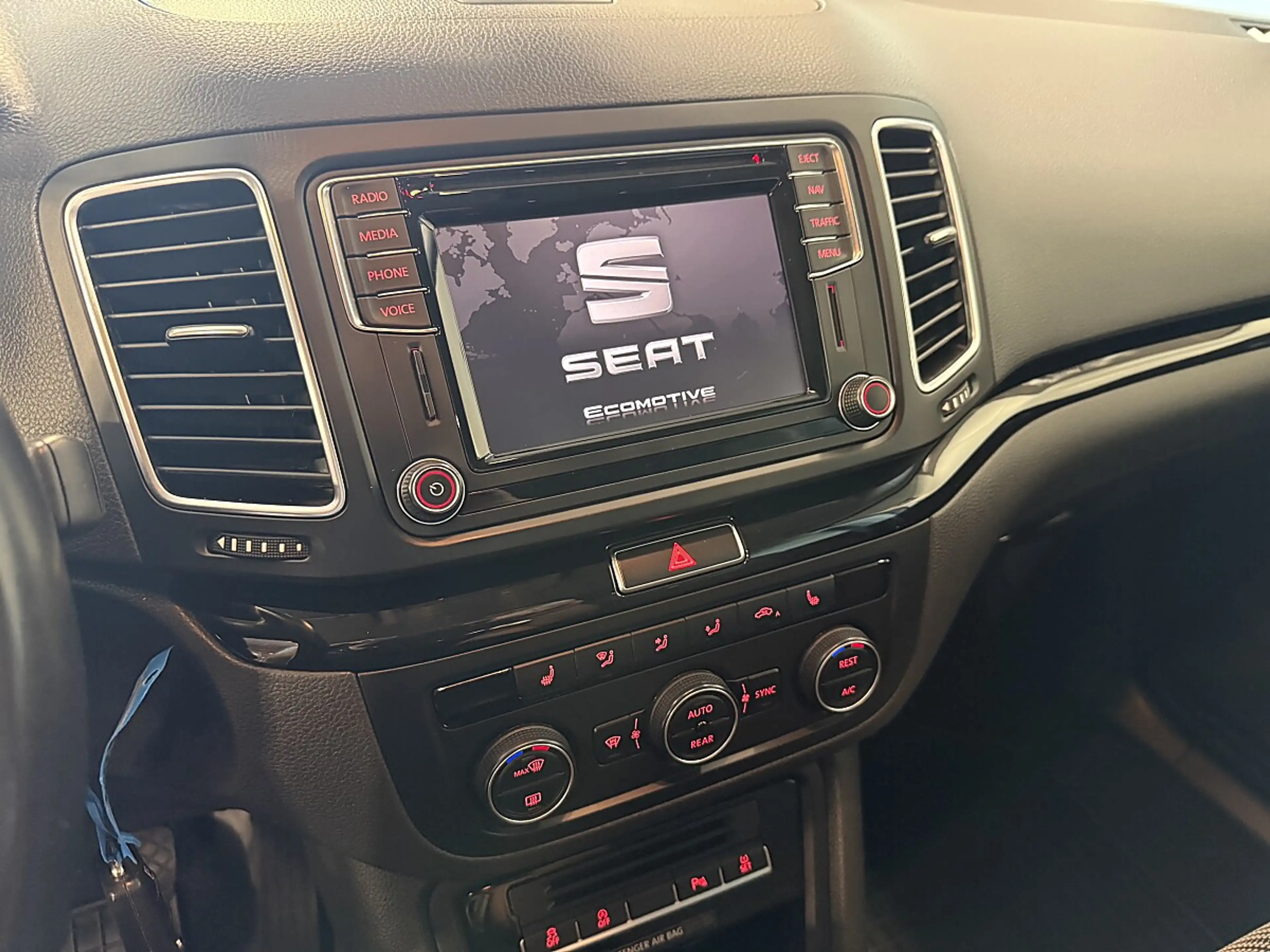 SEAT Alhambra 2.0 TDI Executive — photo 11