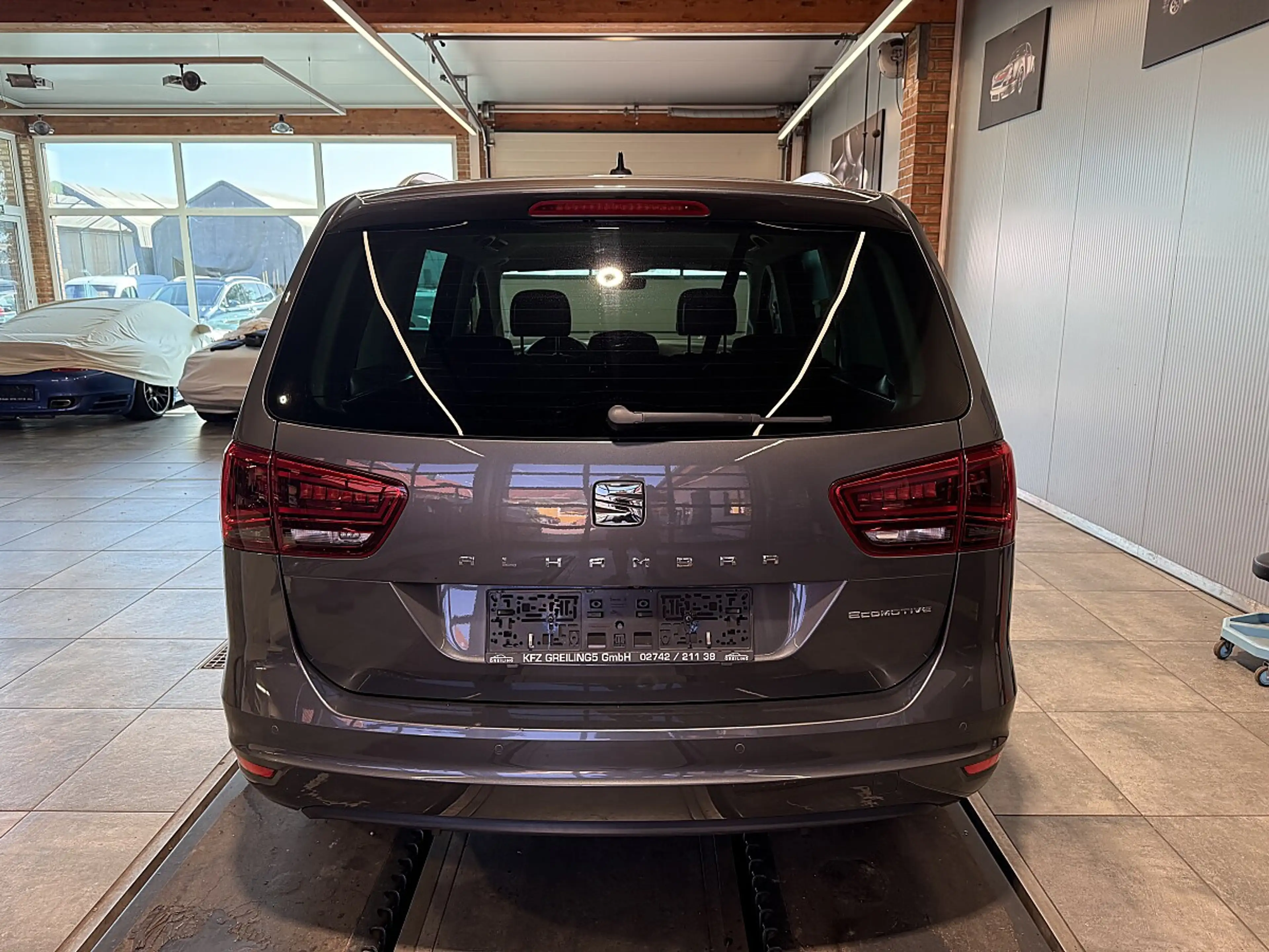 SEAT Alhambra 2.0 TDI Executive — photo 5