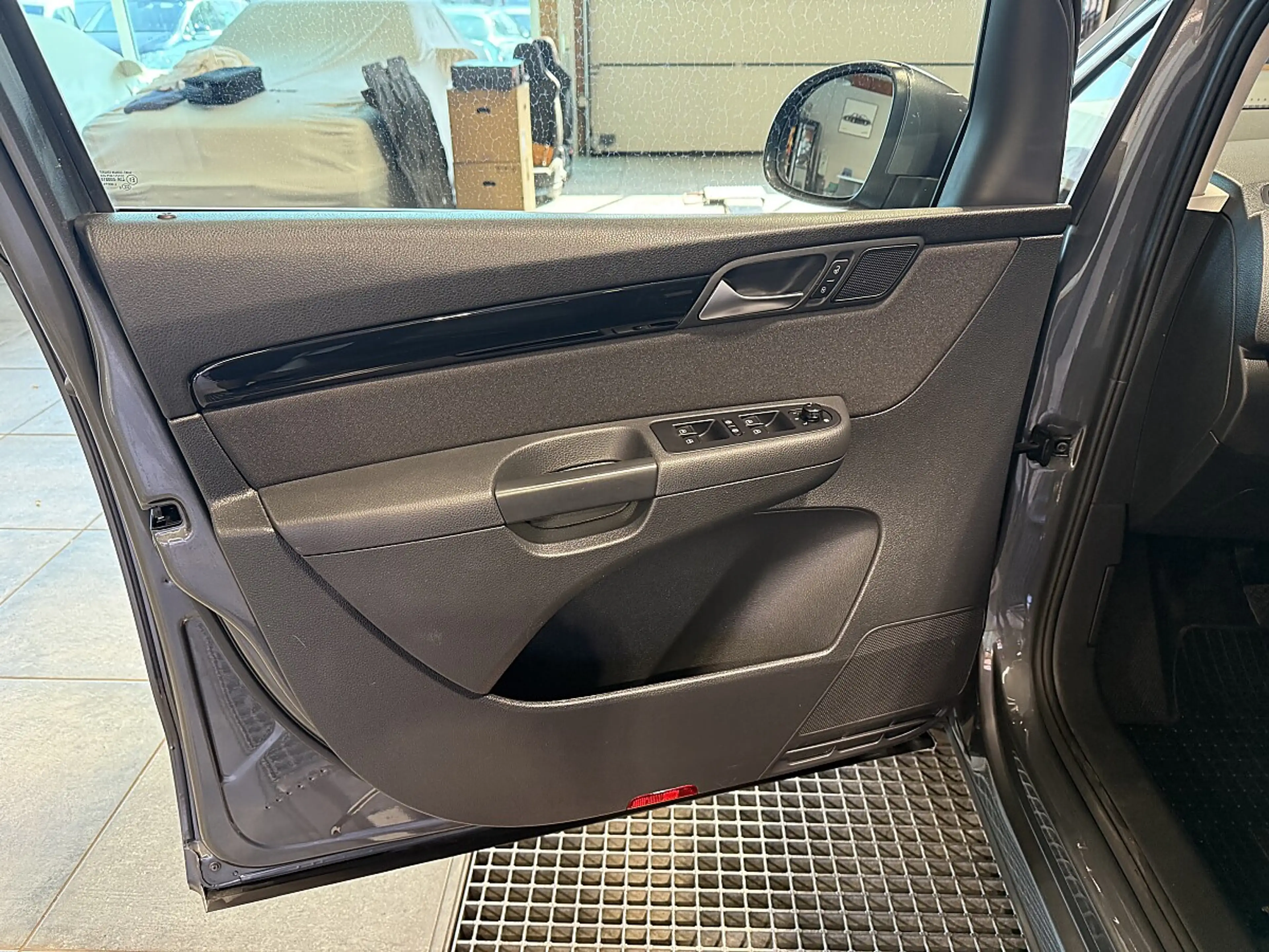 SEAT Alhambra 2.0 TDI Executive — photo 8