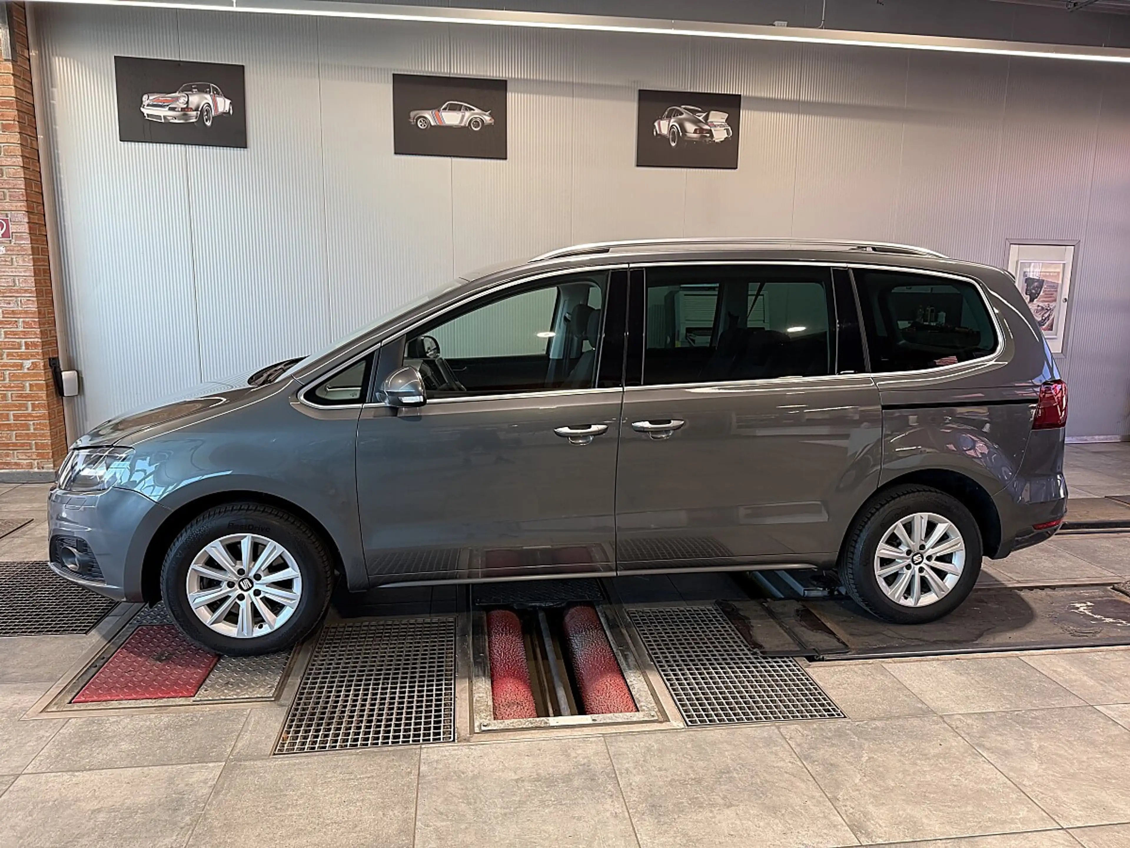 SEAT Alhambra 2.0 TDI Executive — photo 3