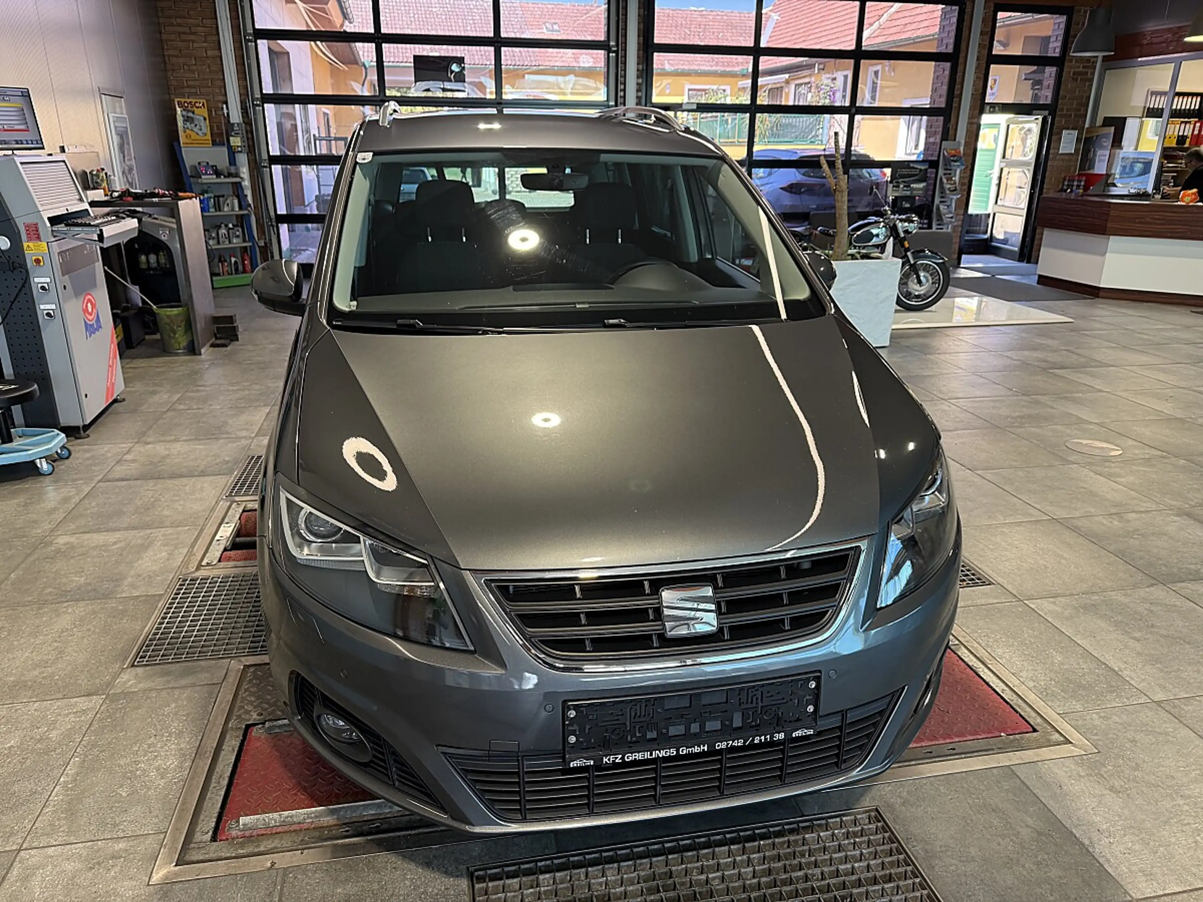 SEAT Alhambra 2.0 TDI Executive — photo 7