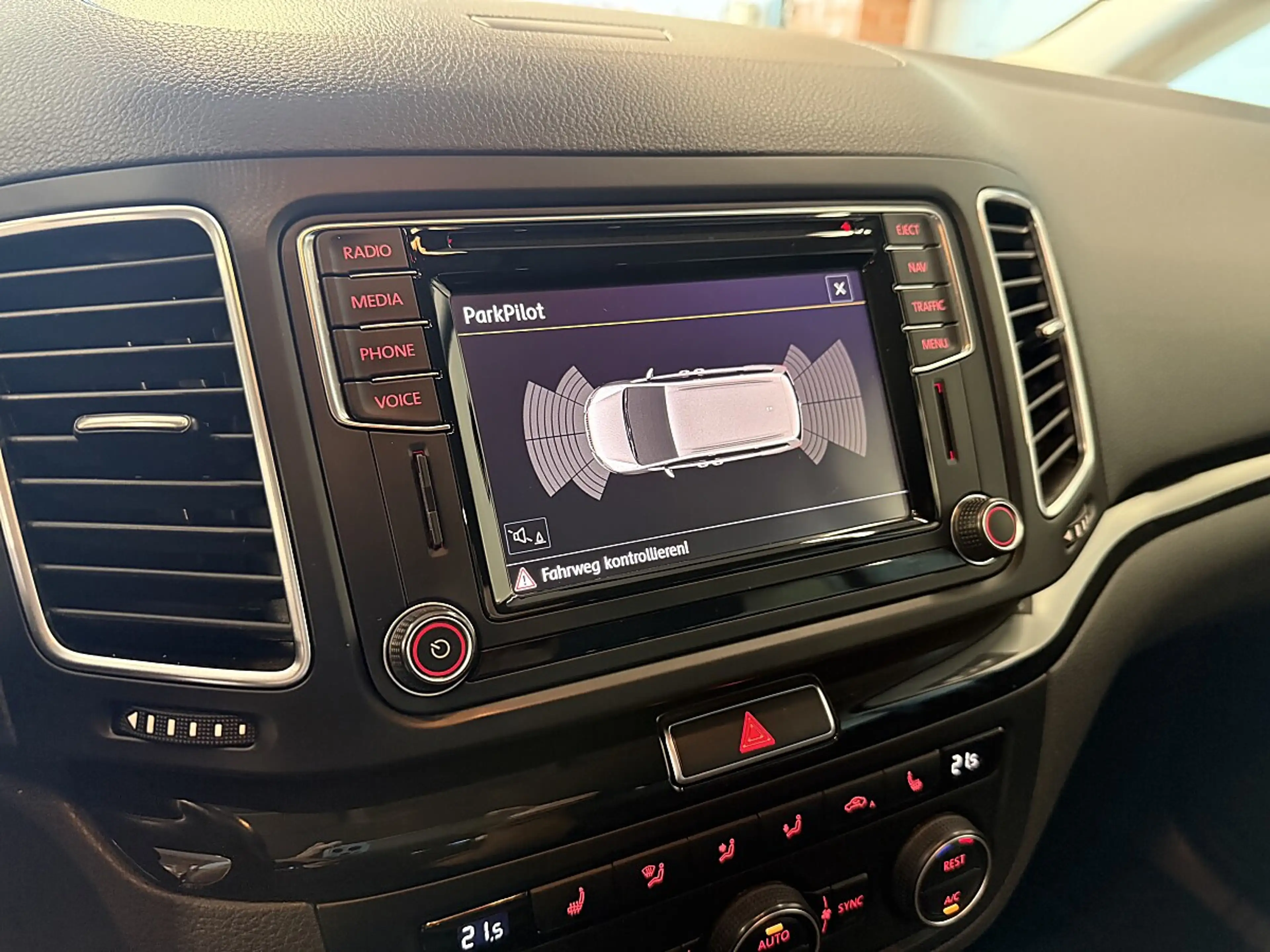 SEAT Alhambra 2.0 TDI Executive — photo 13