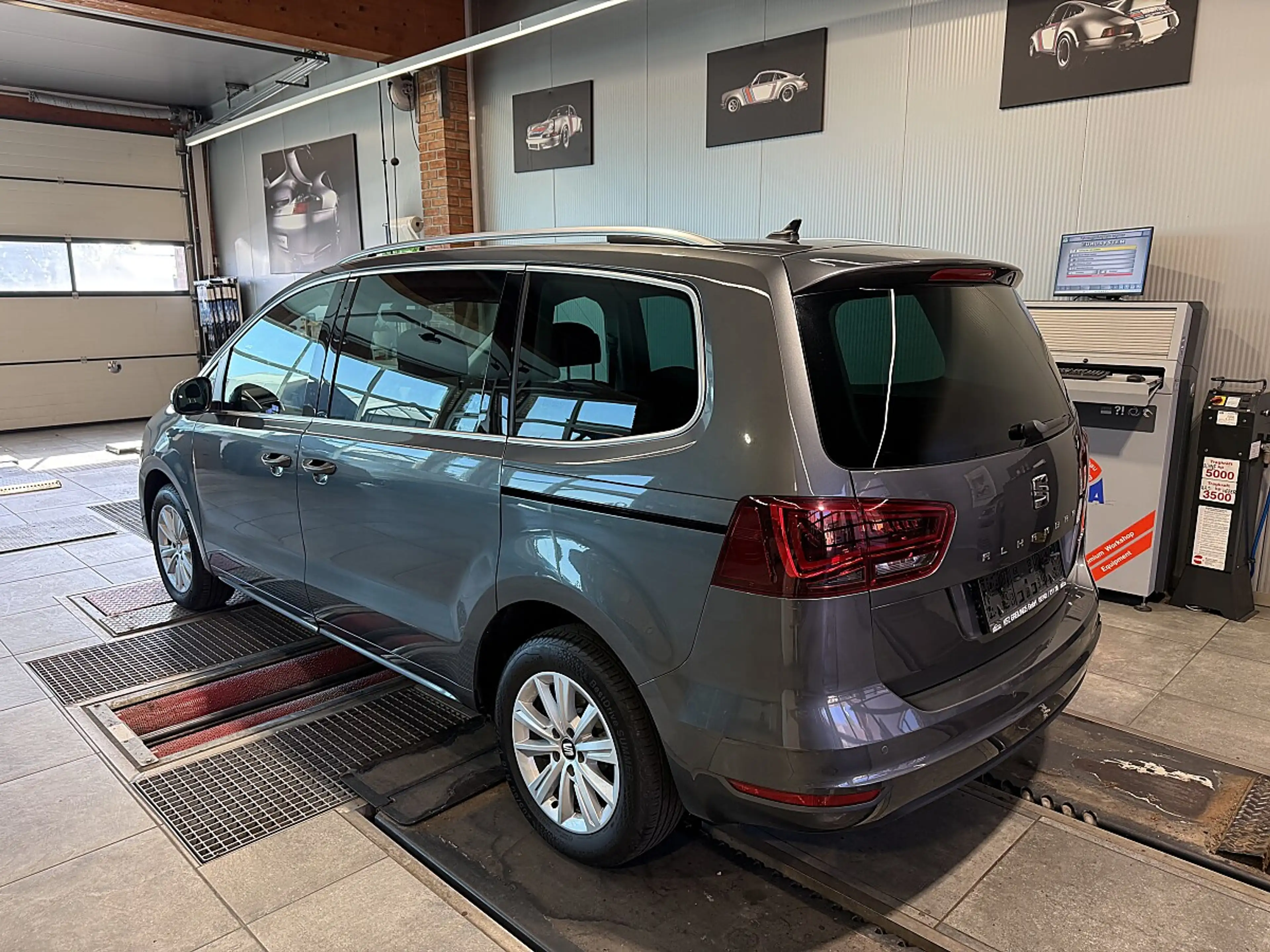 SEAT Alhambra 2.0 TDI Executive — photo 6