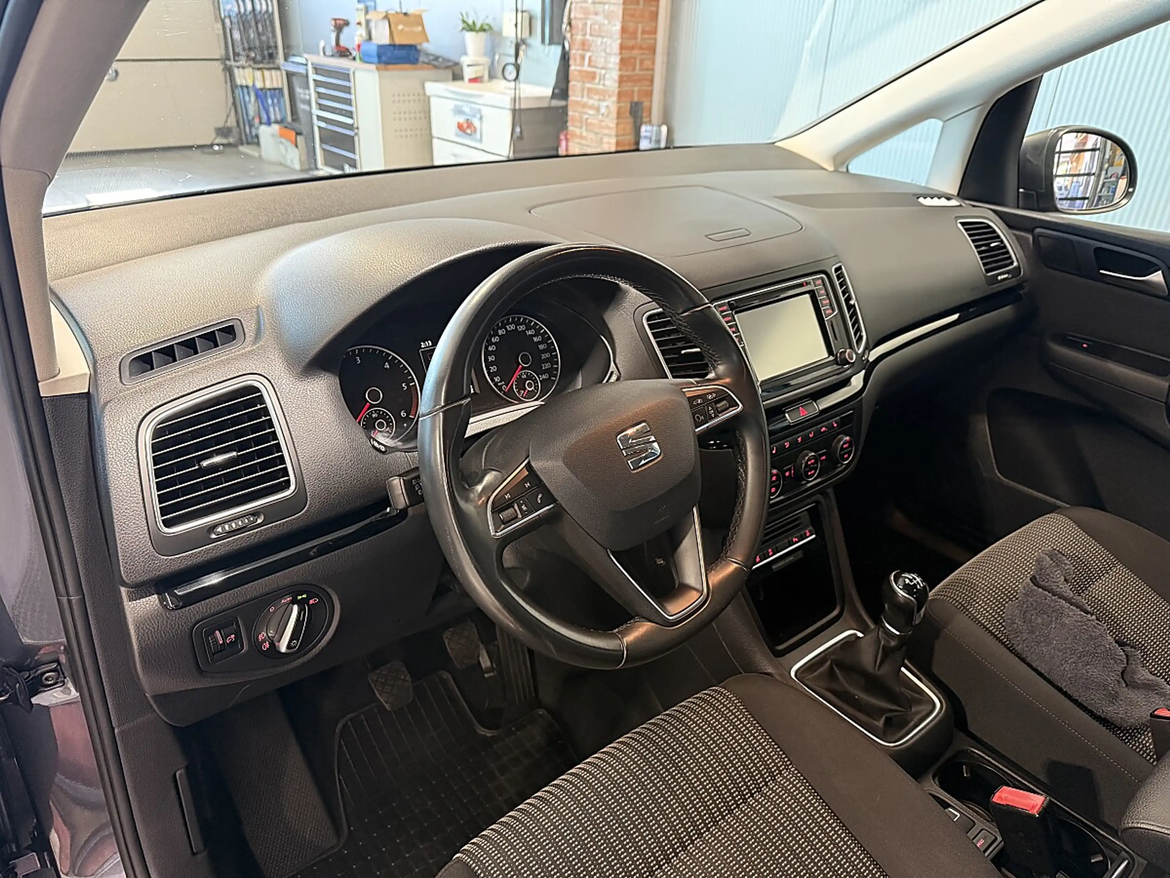 SEAT Alhambra 2.0 TDI Executive — photo 10