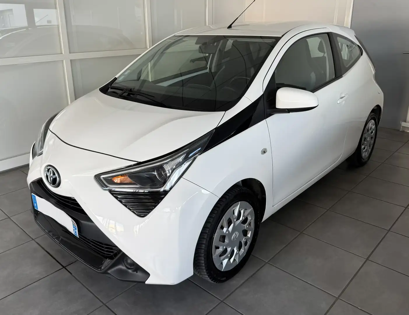 Toyota Aygo 1.0 VVT-i x-play - 1