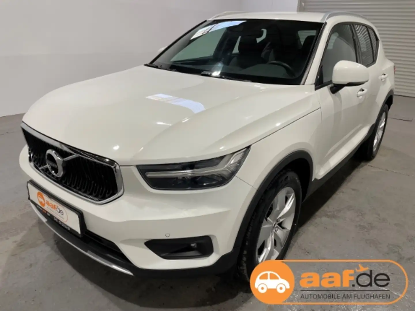 Volvo XC40 T2 Momentum Pro EU6d Navi LED PDC Alb - 1
