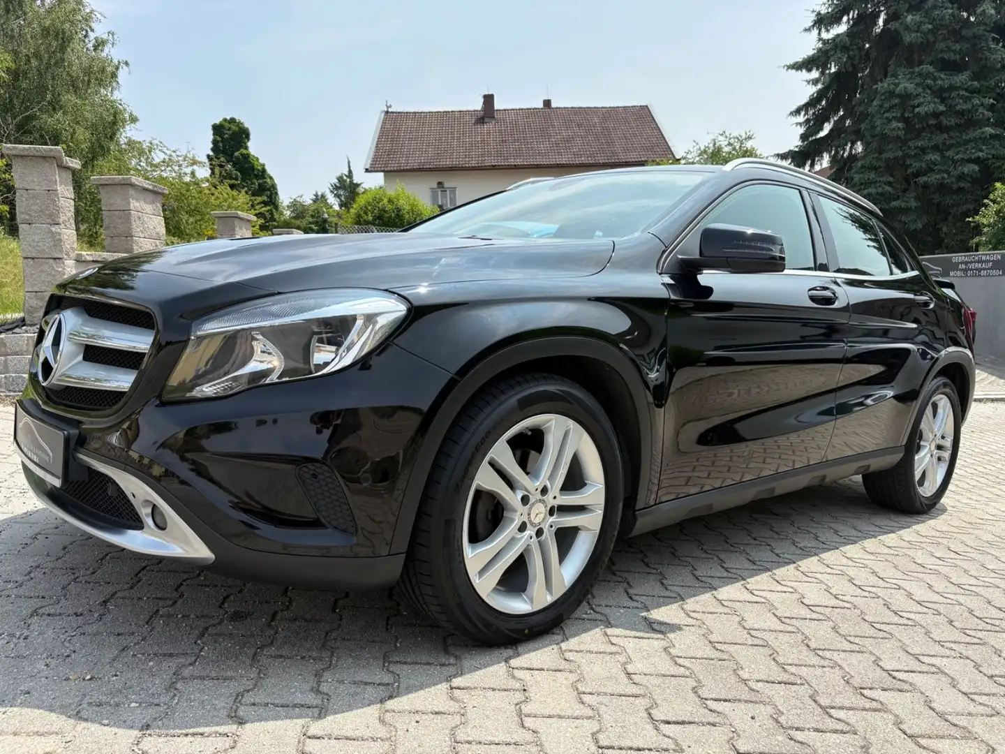 Mercedes-Benz GLA 220 CDI / d 4Matic  Automatik Schwarz - 2
