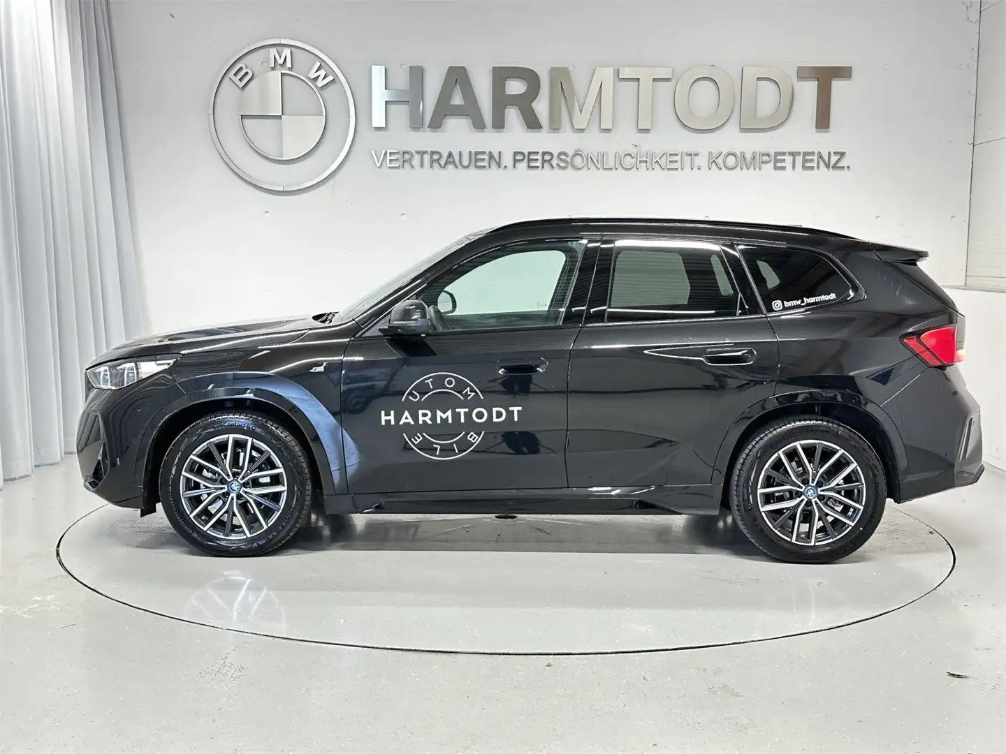 BMW iX1 eDrive20 Noir - 2