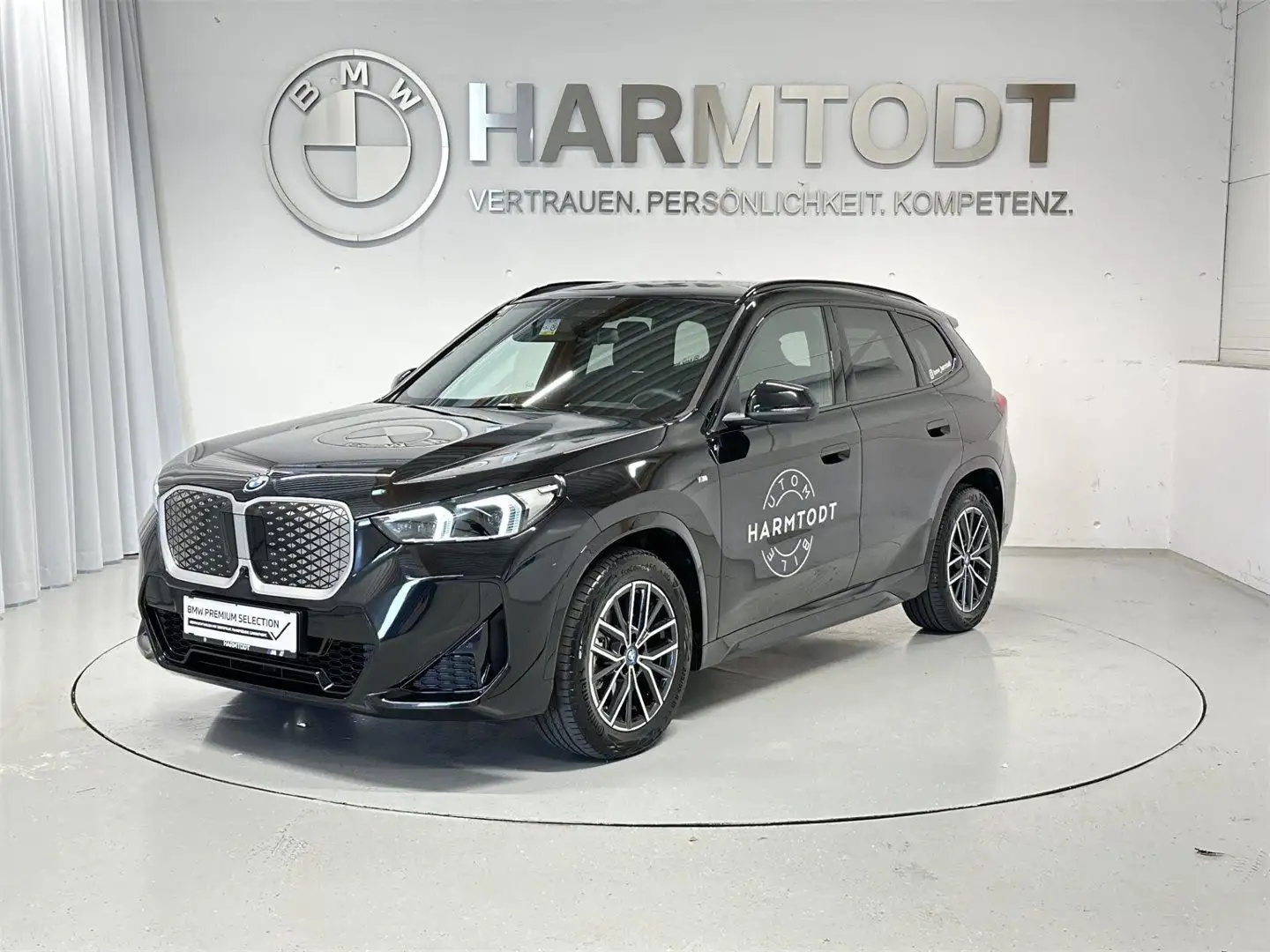 BMW iX1 eDrive20 Schwarz - 2