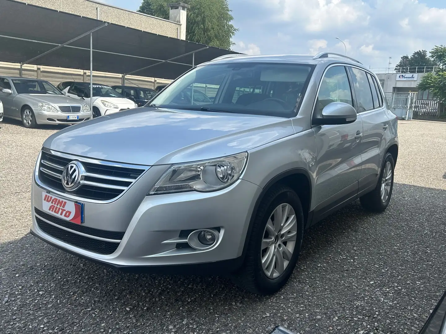 Volkswagen Tiguan 2.0 TDI DPF 4MOTION Sport & Style Silber - 2
