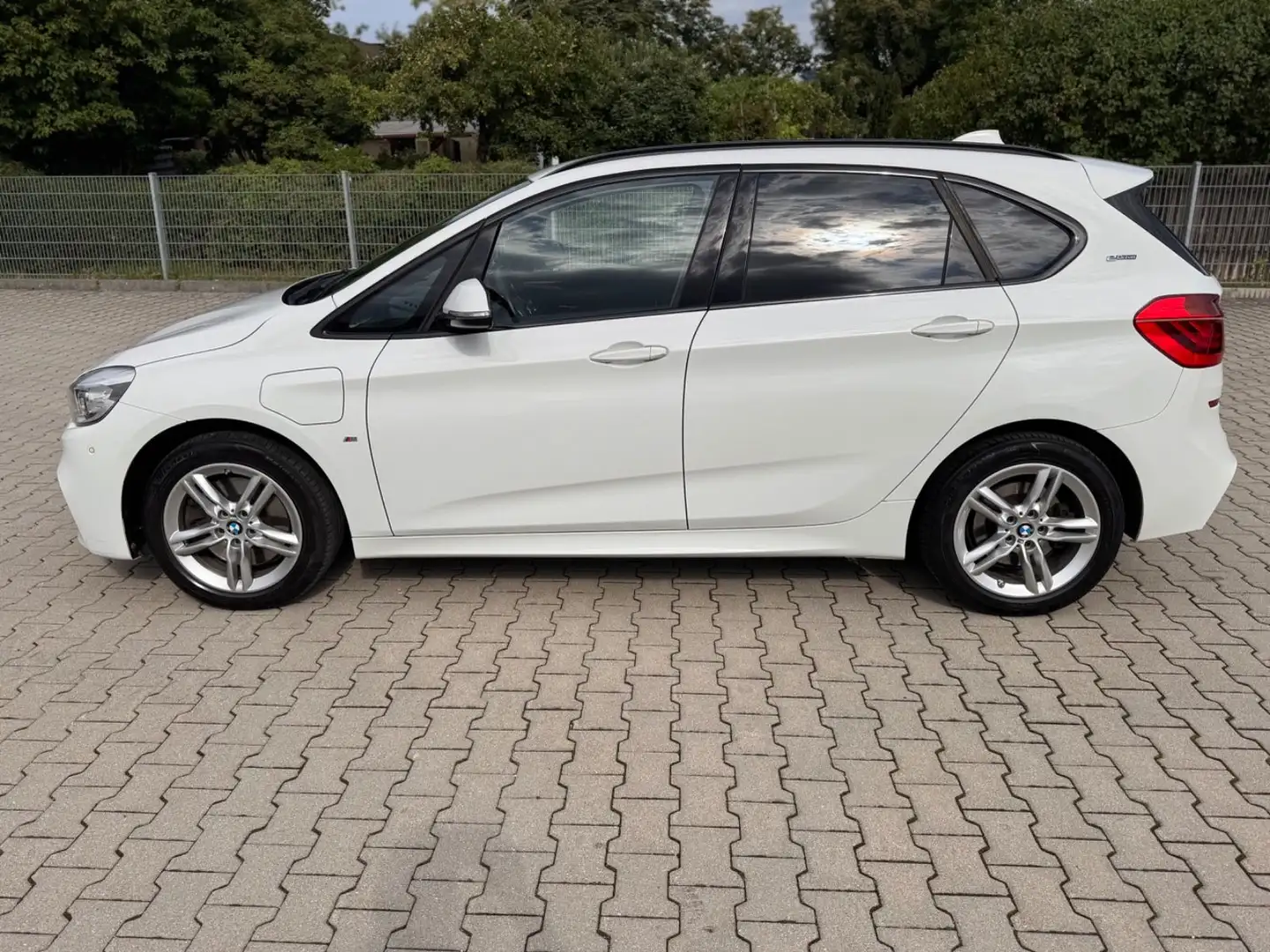 BMW 225 225 xe Active Tourer M Sport NAVI KAMERA Alb - 2