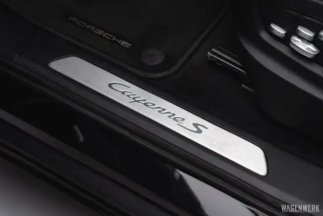 Porsche Cayenne S III Aut. SPORTDESIGN LUFT AHV GLASDACH NIGHTVIS Ansicht 44