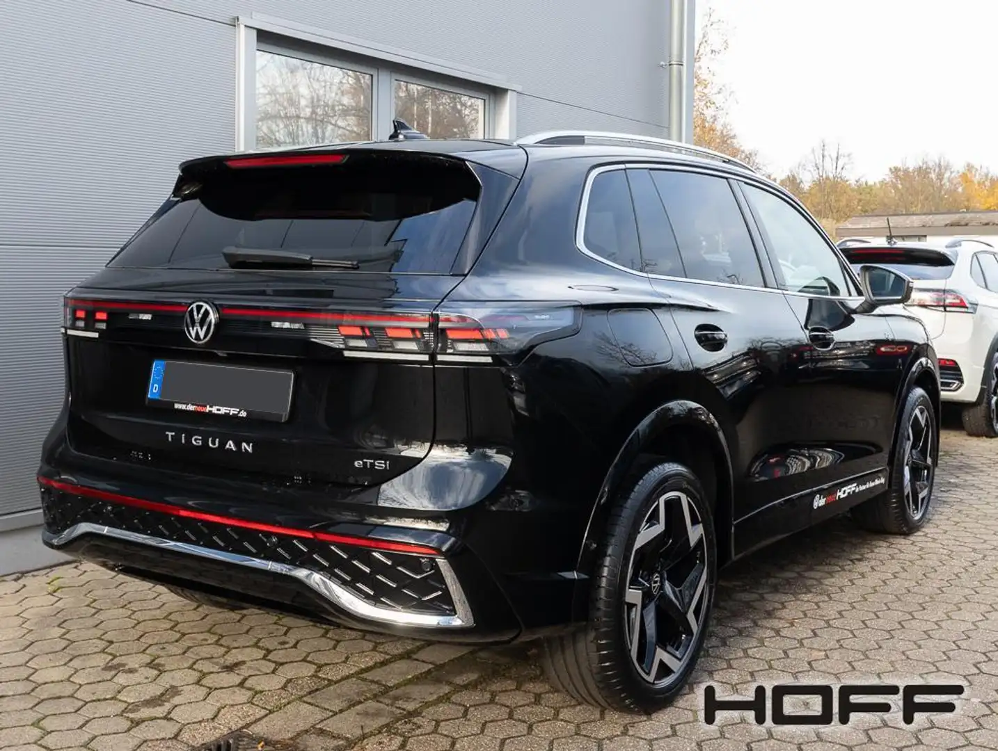 Volkswagen Tiguan 1.5 eTSI DSG R-Line Navi AHK LED Winter-Paket 5J G Schwarz - 2