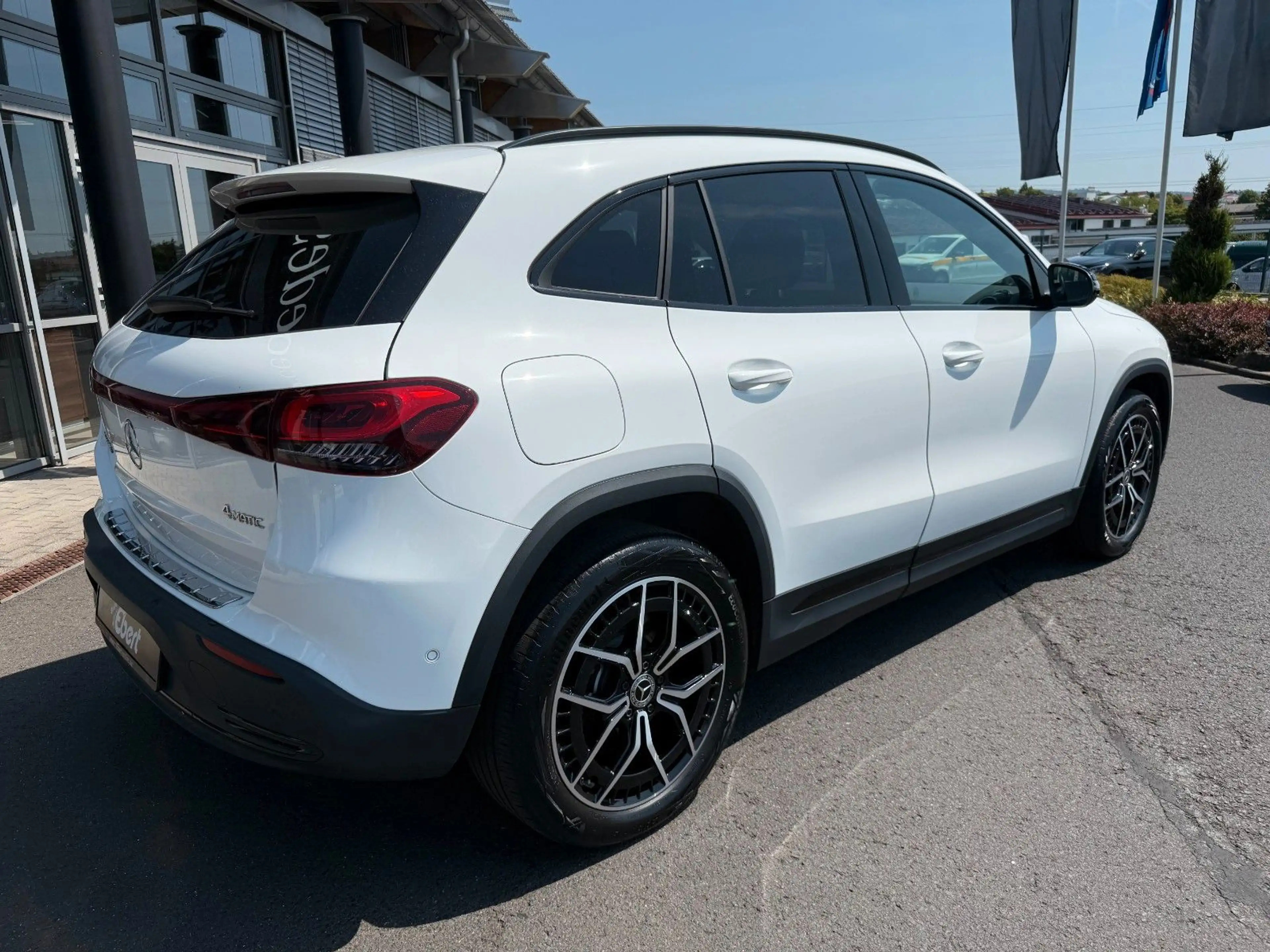 Mercedes-Benz EQA 300 4M Progressive+Ambiente+RFK+19AMG+TotW — photo 4