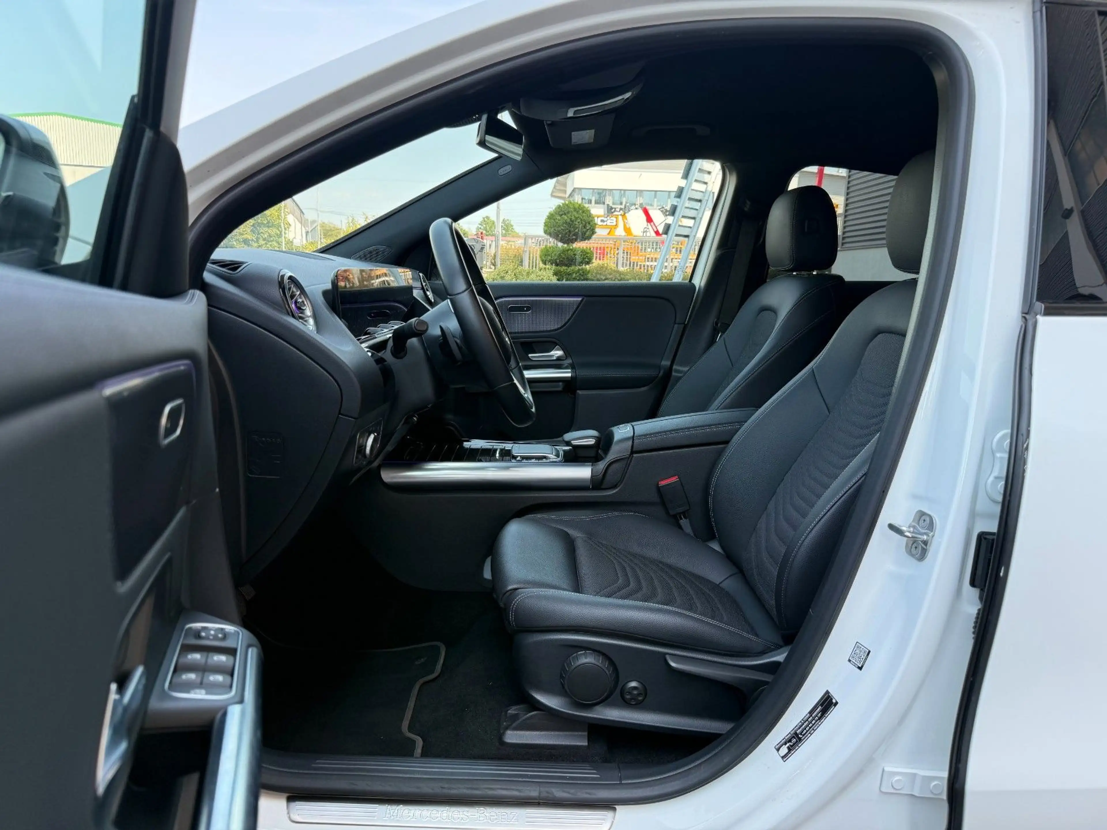 Mercedes-Benz EQA 300 4M Progressive+Ambiente+RFK+19AMG+TotW — photo 11
